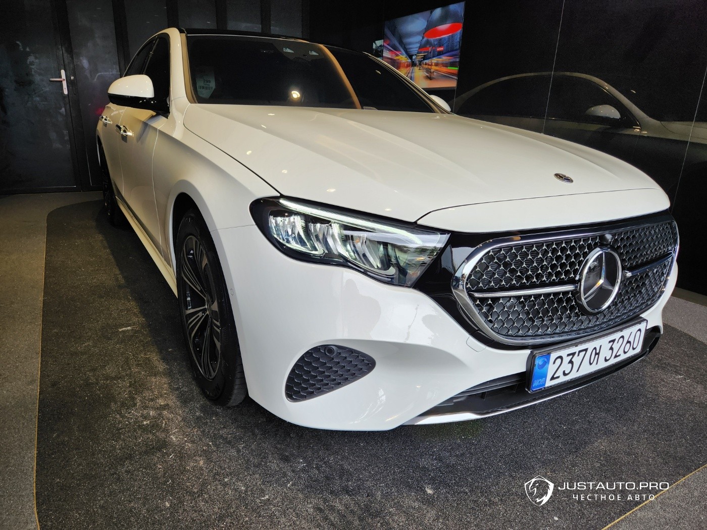 Автомобиль Mercedes-Benz E-Class