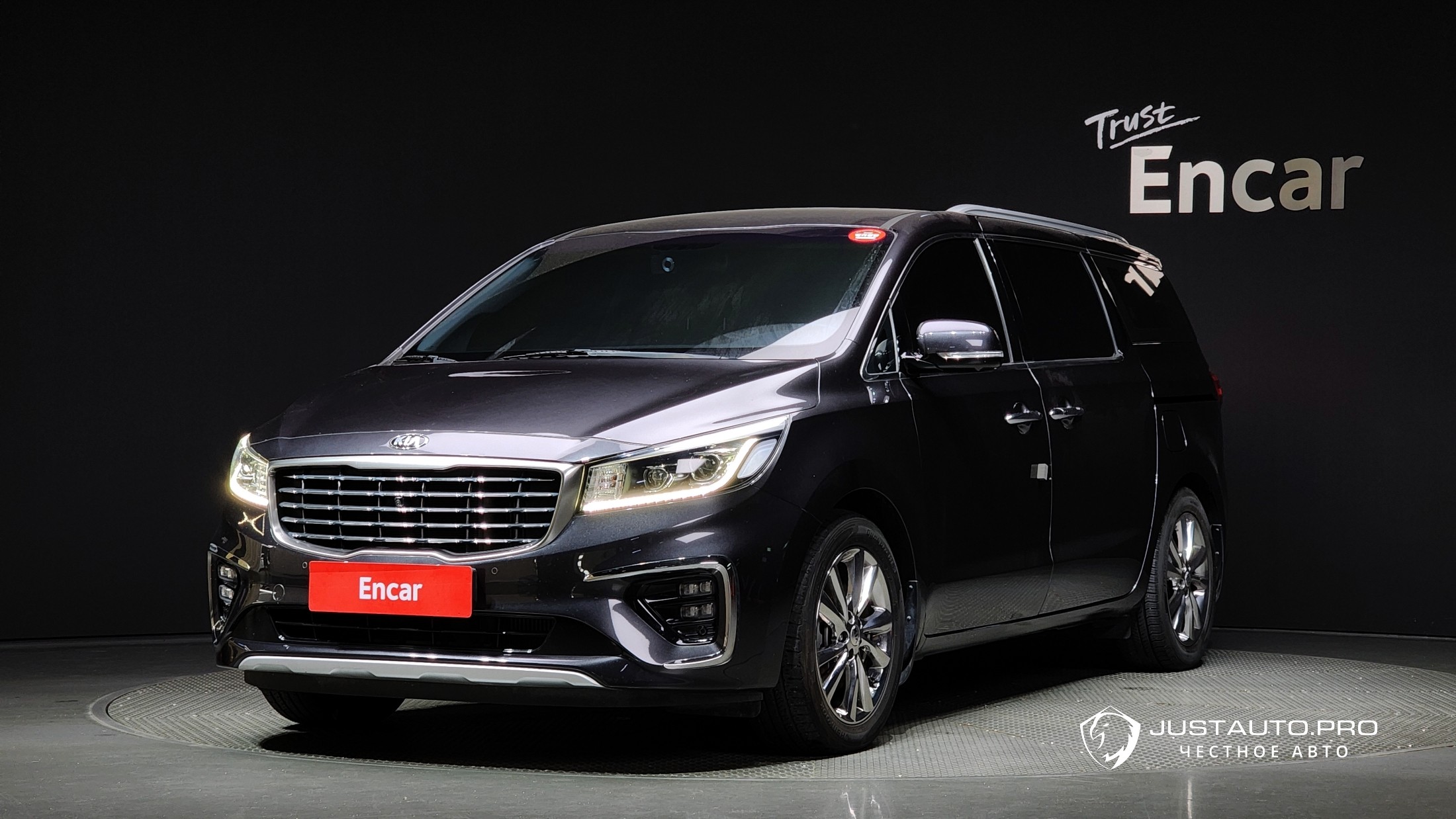 Автомобиль Kia Canival