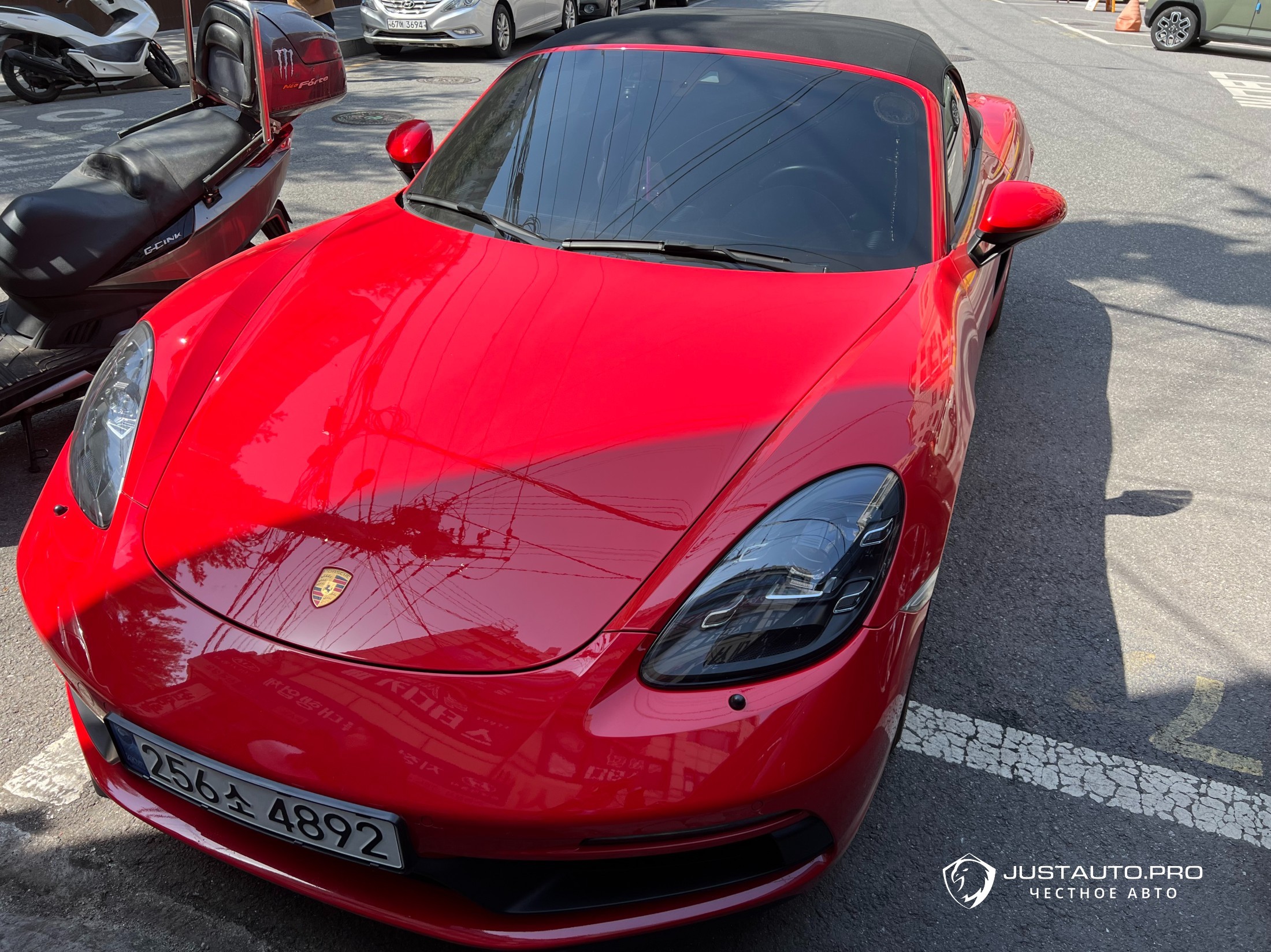 Автомобиль Porsche 718