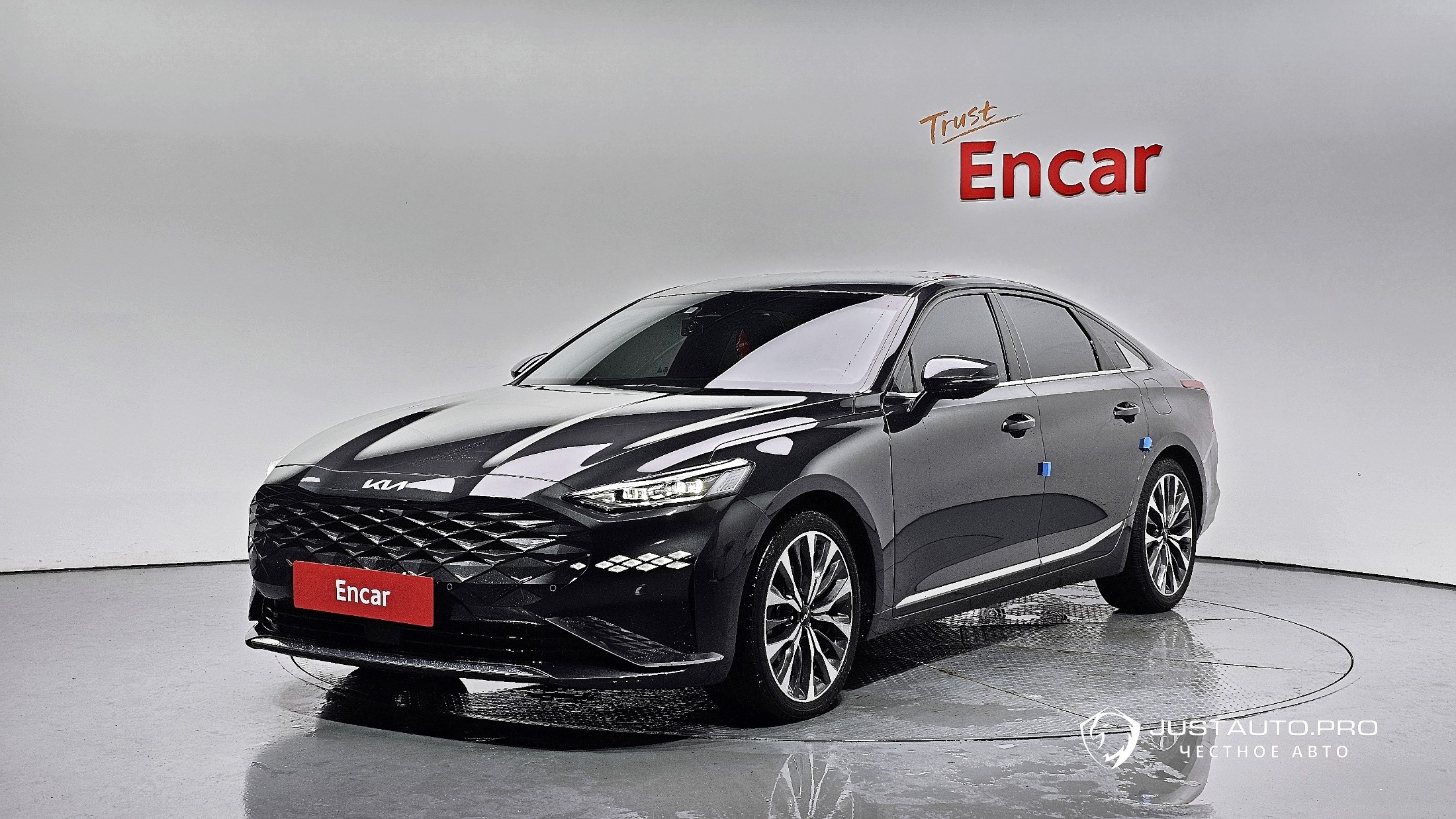 Автомобиль Kia K8