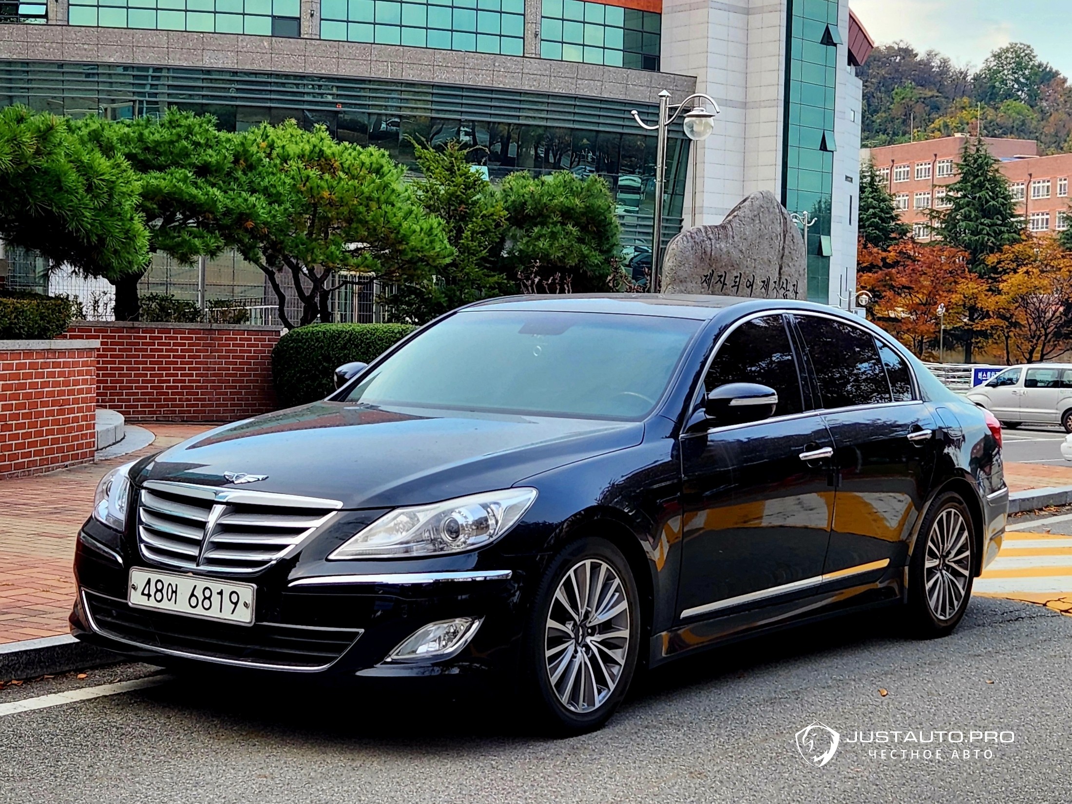 Автомобиль Hyundai Genesis