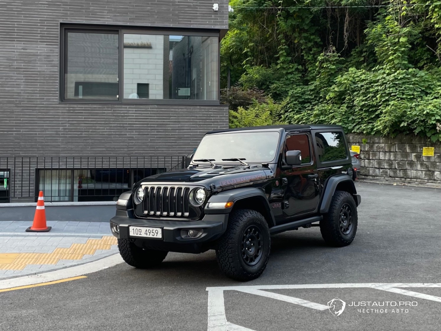 Автомобиль Jeep Wrangler