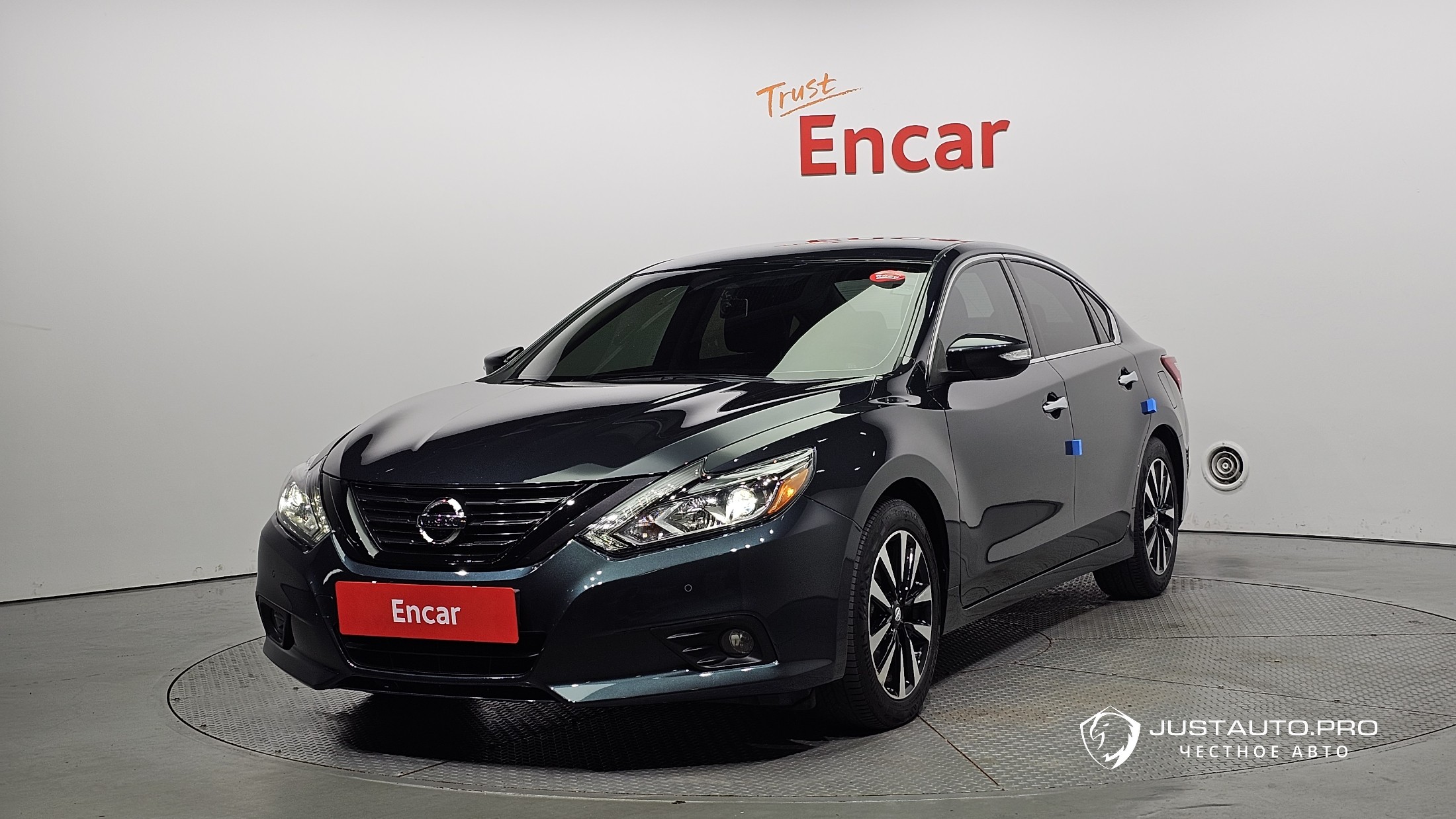 Автомобиль Nissan Altima