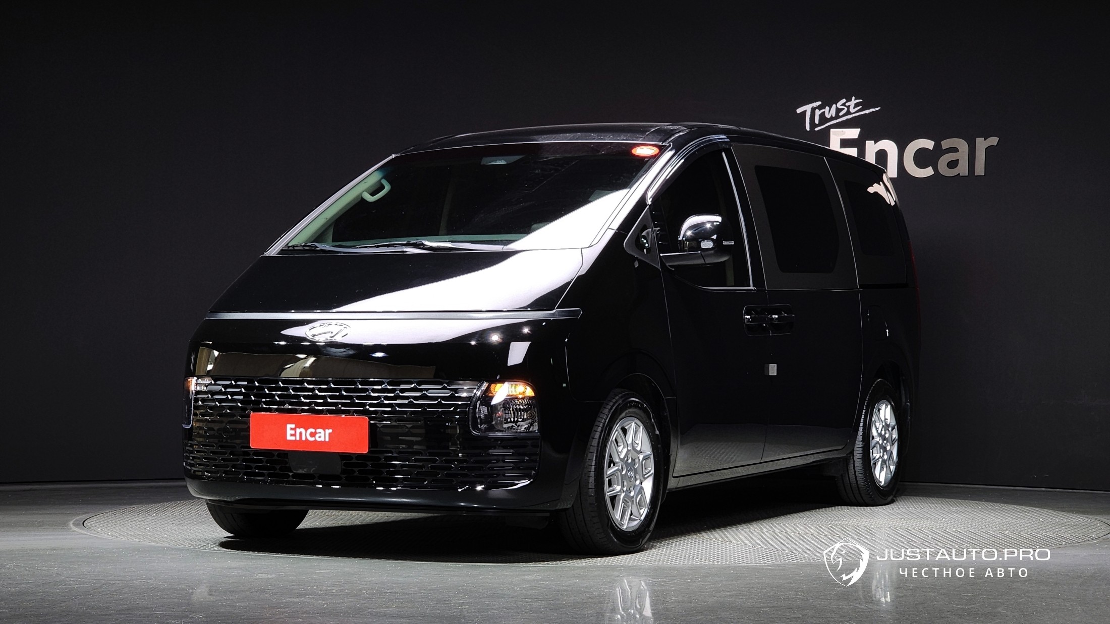 Автомобиль Hyundai Staria