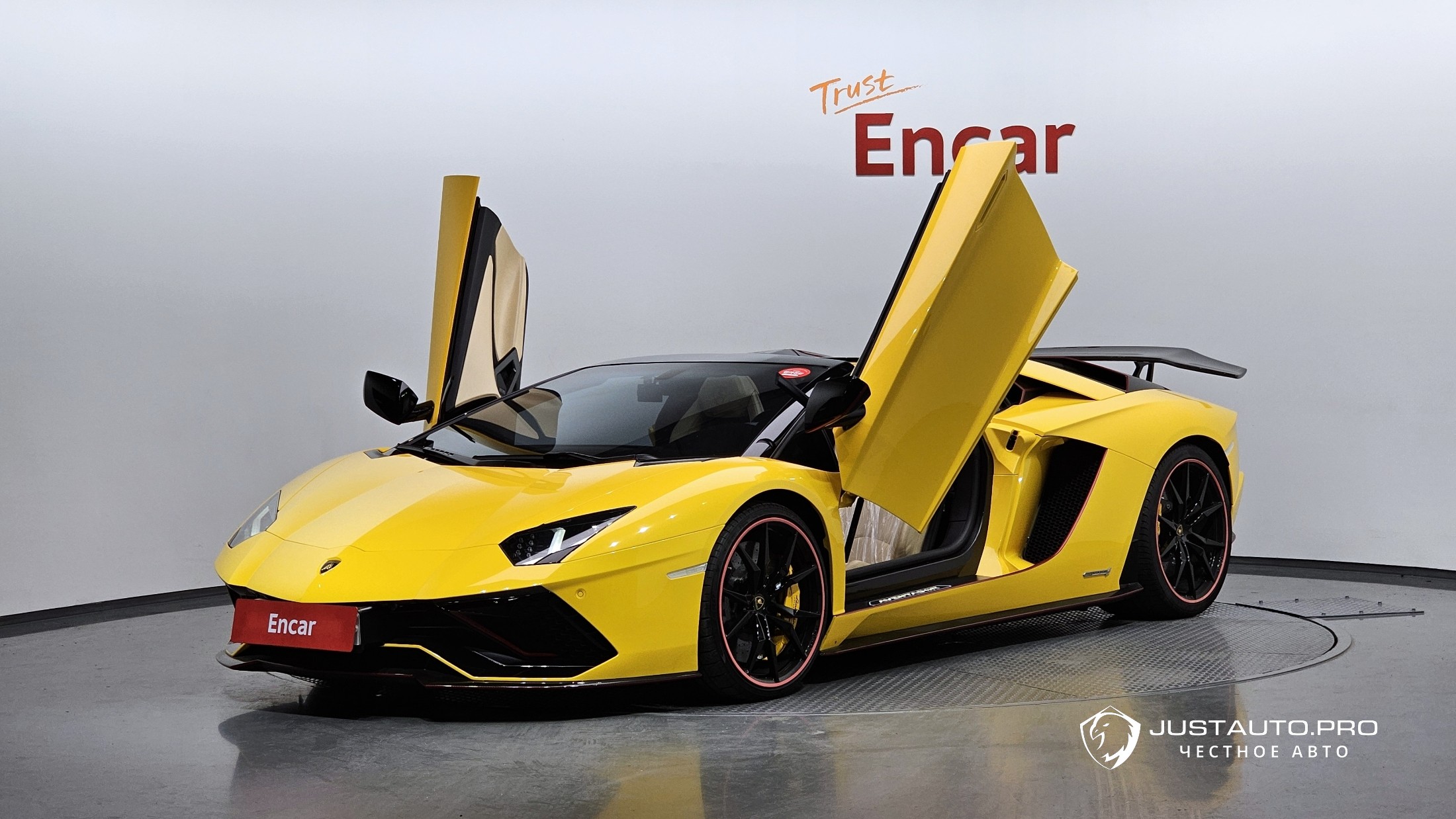Автомобиль Lamborghini Aventador