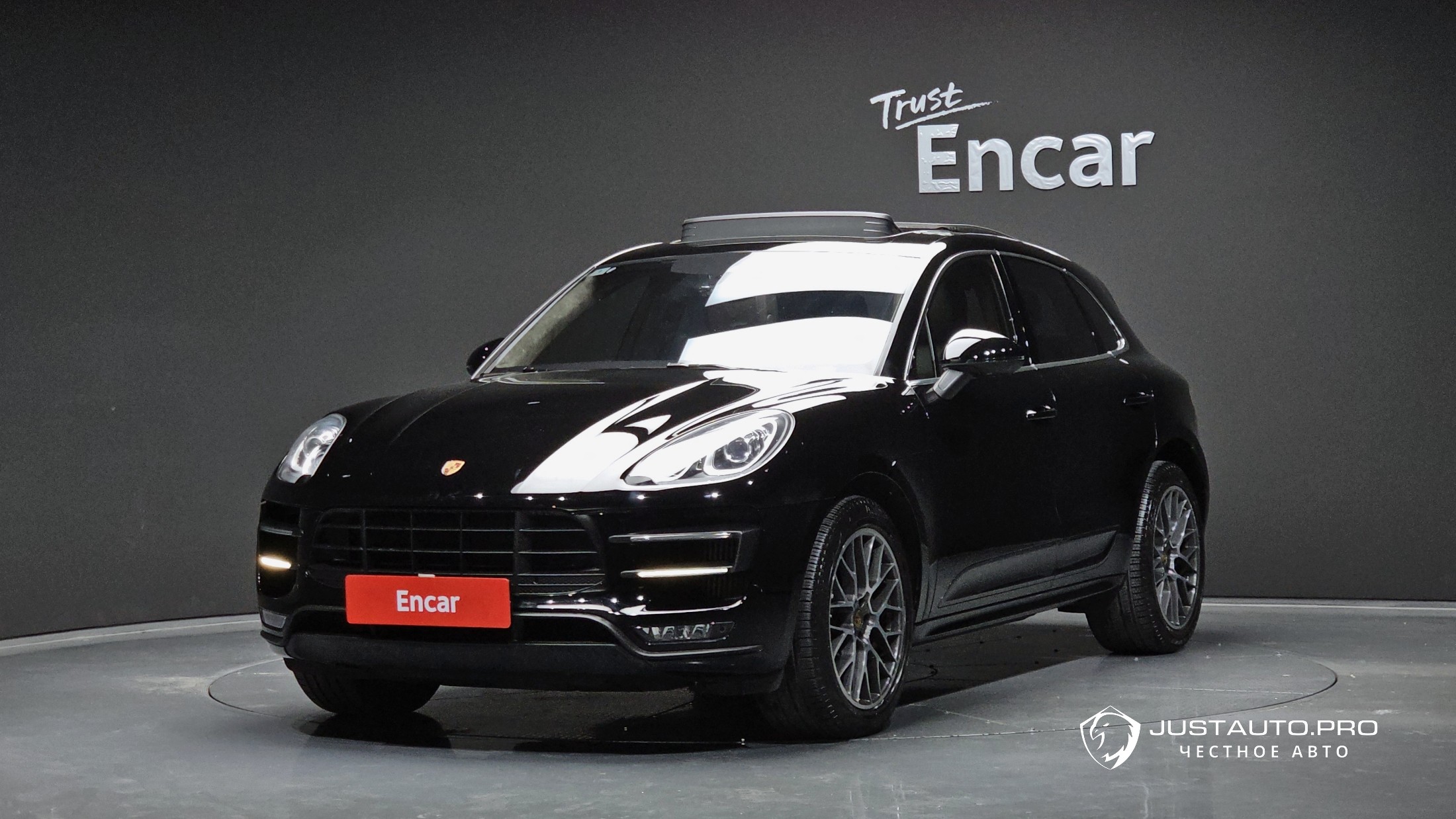 Автомобиль Porsche Macan