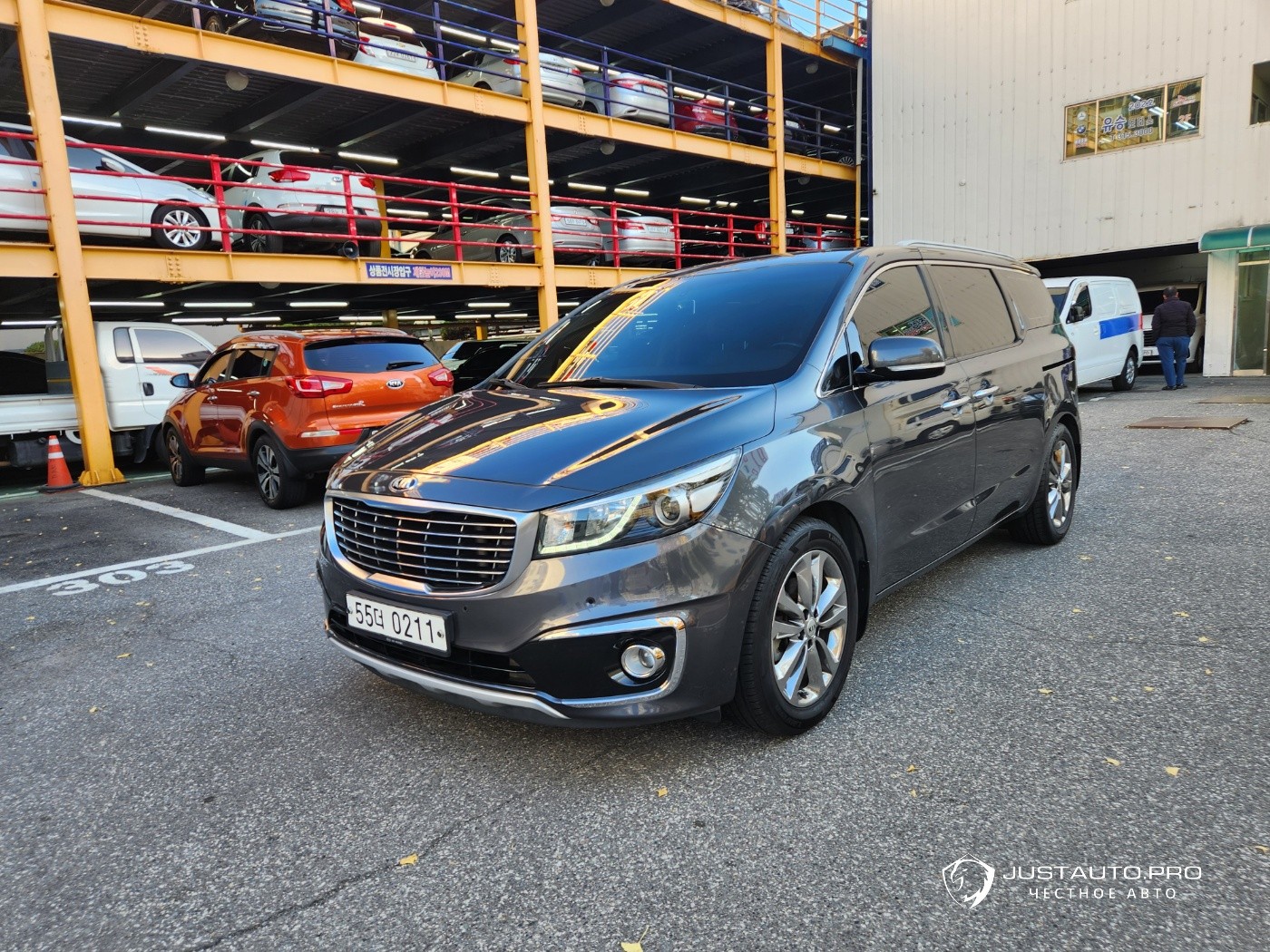 Автомобиль Kia Canival