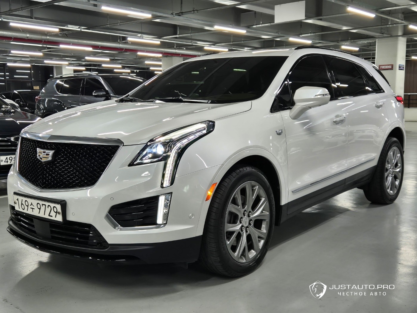 Автомобиль Cadillac XT5