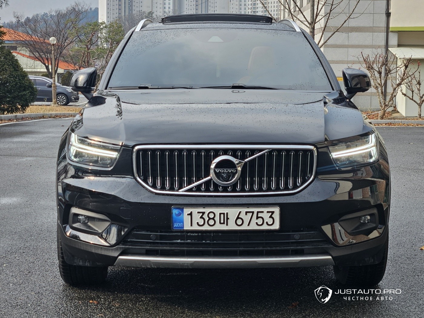 Автомобиль Volvo XC40