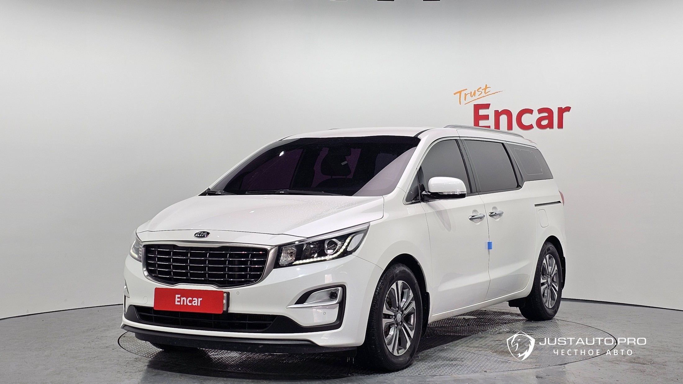 Автомобиль Kia Canival