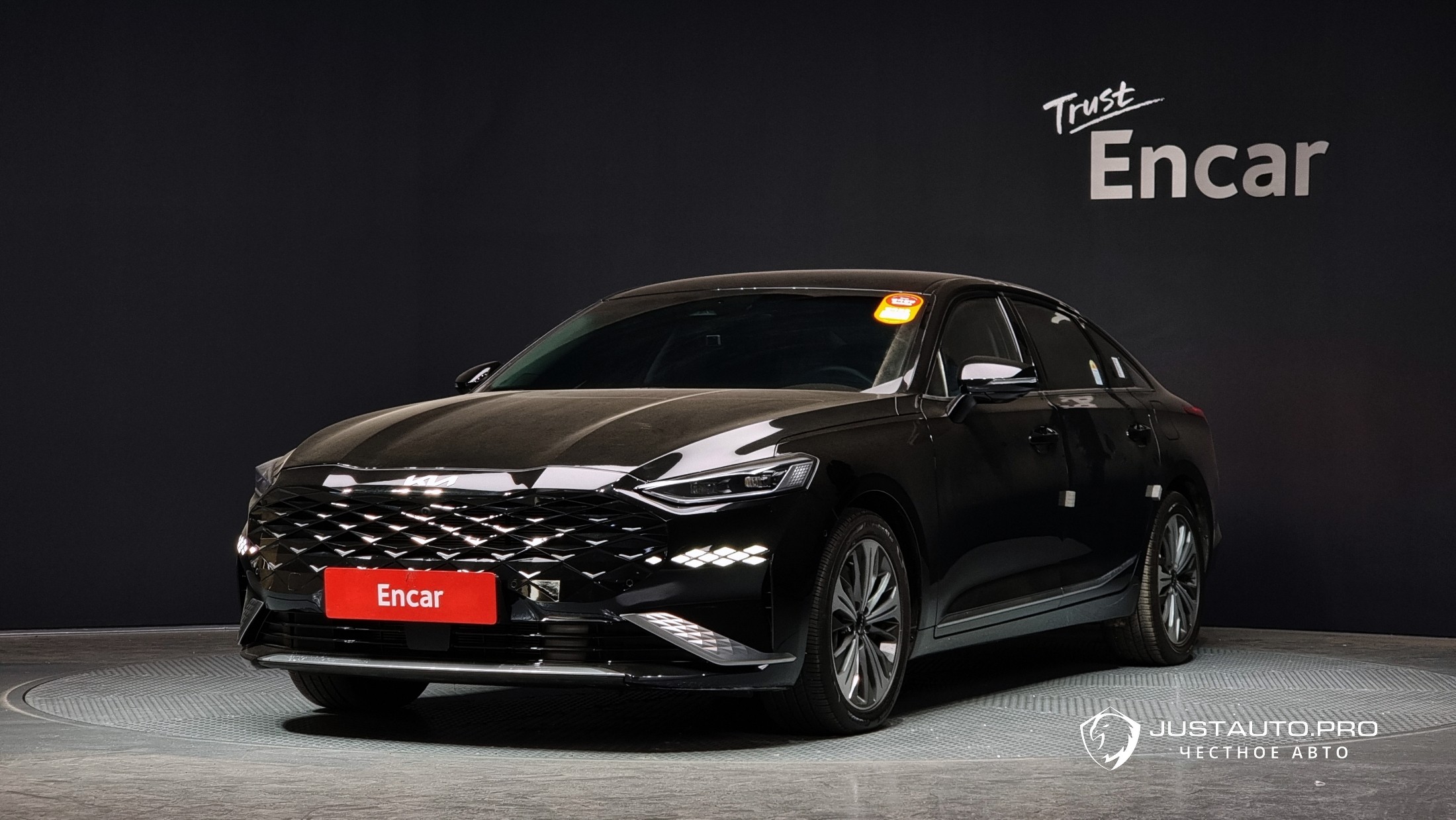 Автомобиль Kia K8