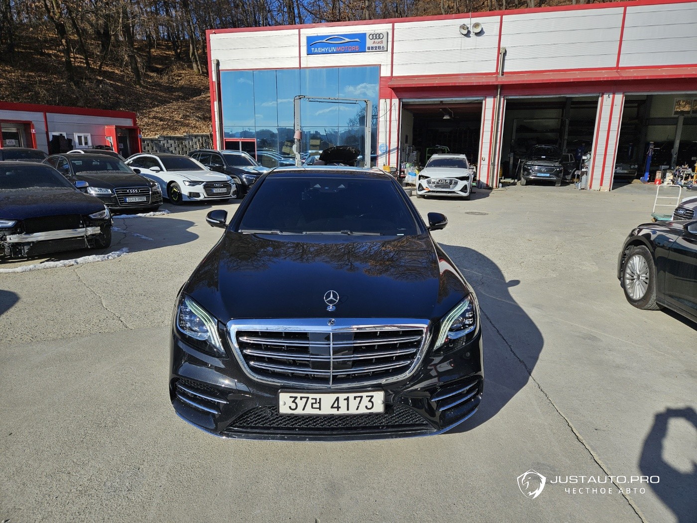 Автомобиль Mercedes-Benz S-Class