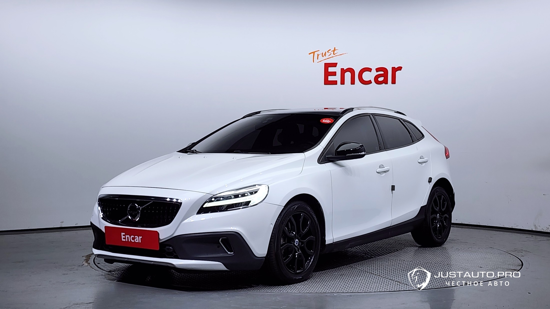 Автомобиль Volvo V40