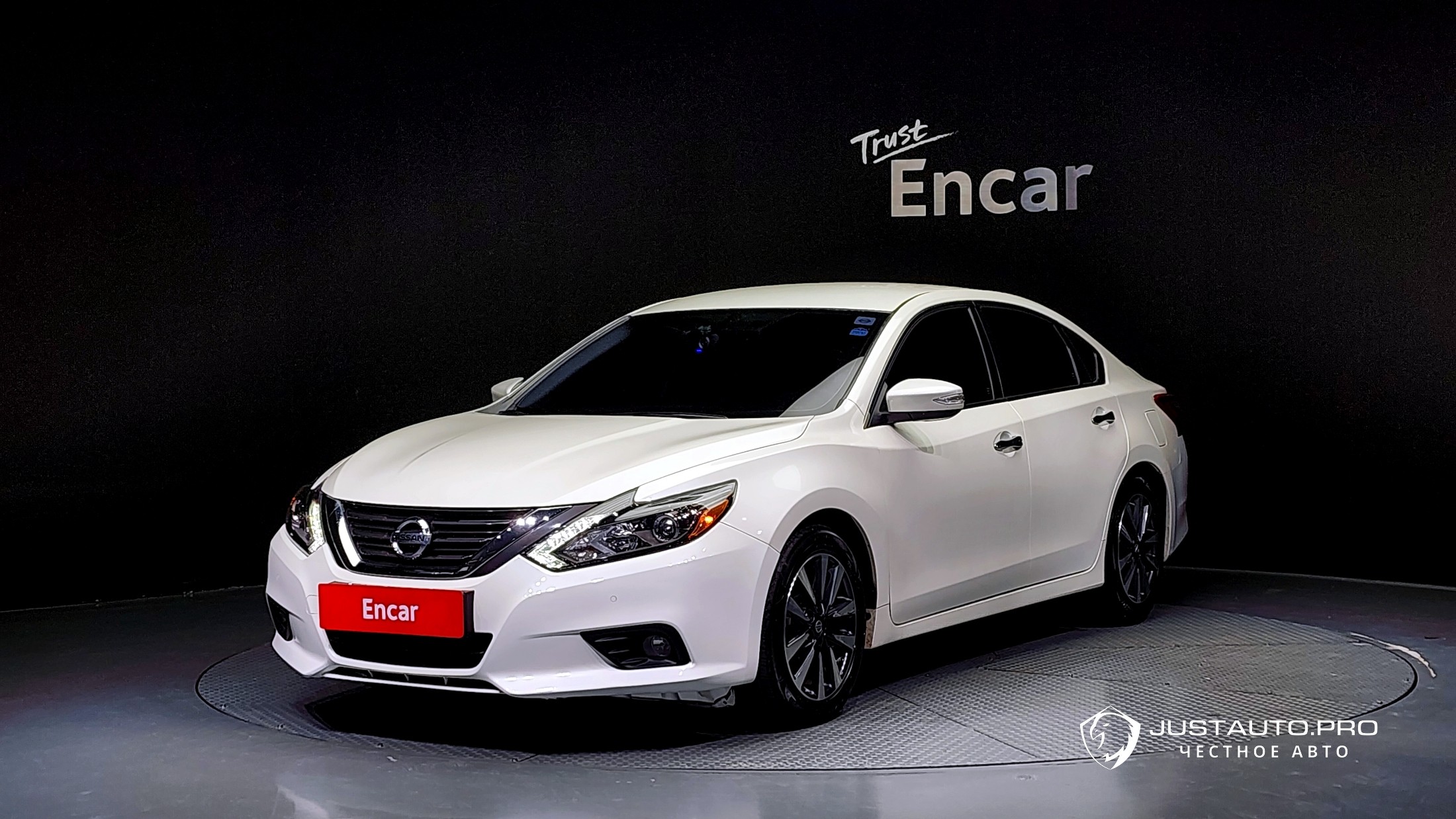 Автомобиль Nissan Altima