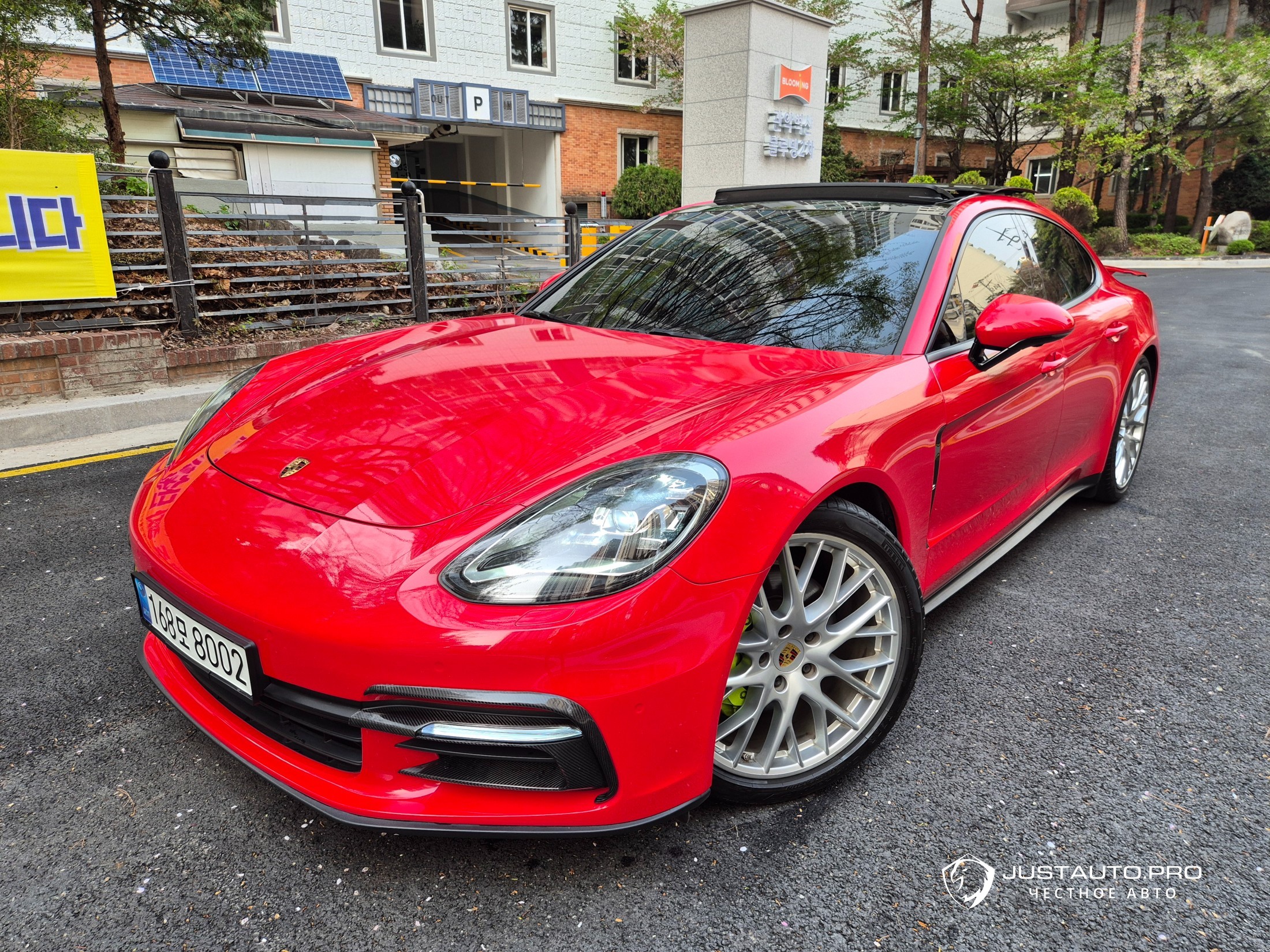 Автомобиль Porsche Panamera