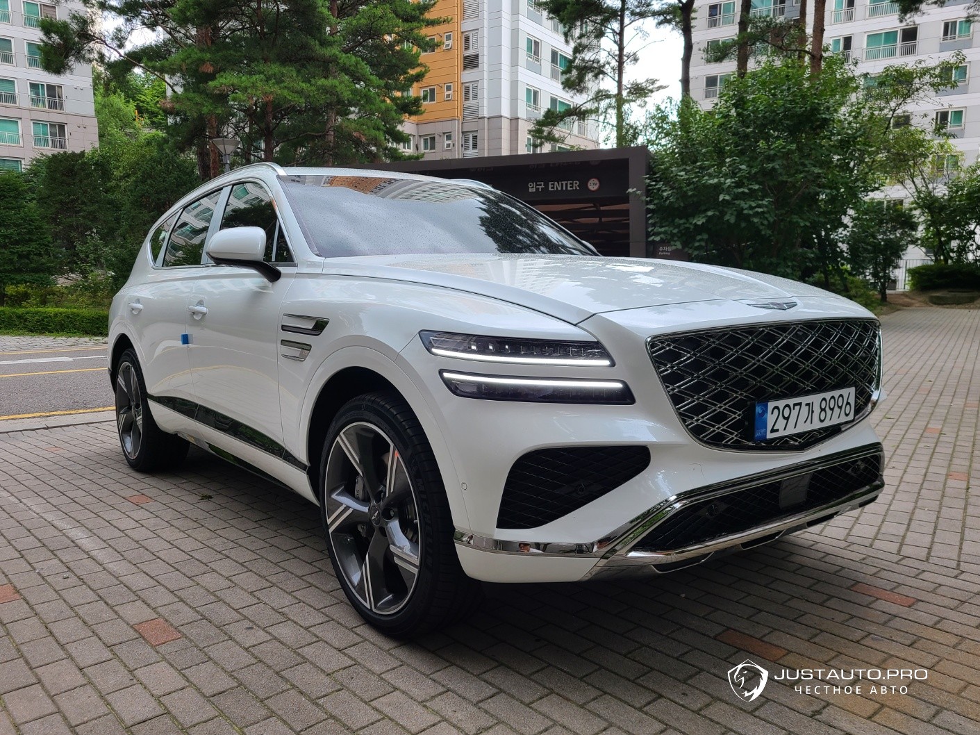 Автомобиль Genesis GV80