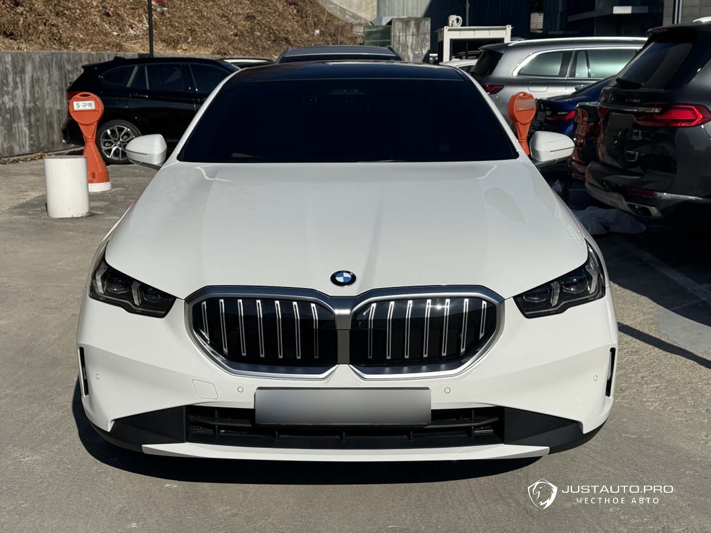 Автомобиль BMW 5-Series