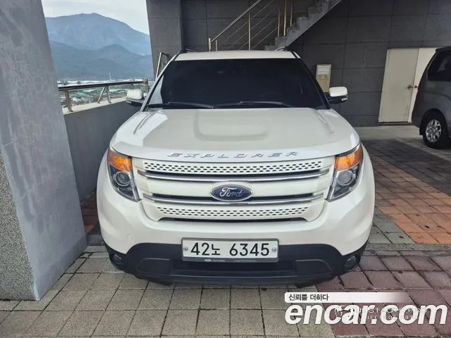 Автомобиль Ford Explorer