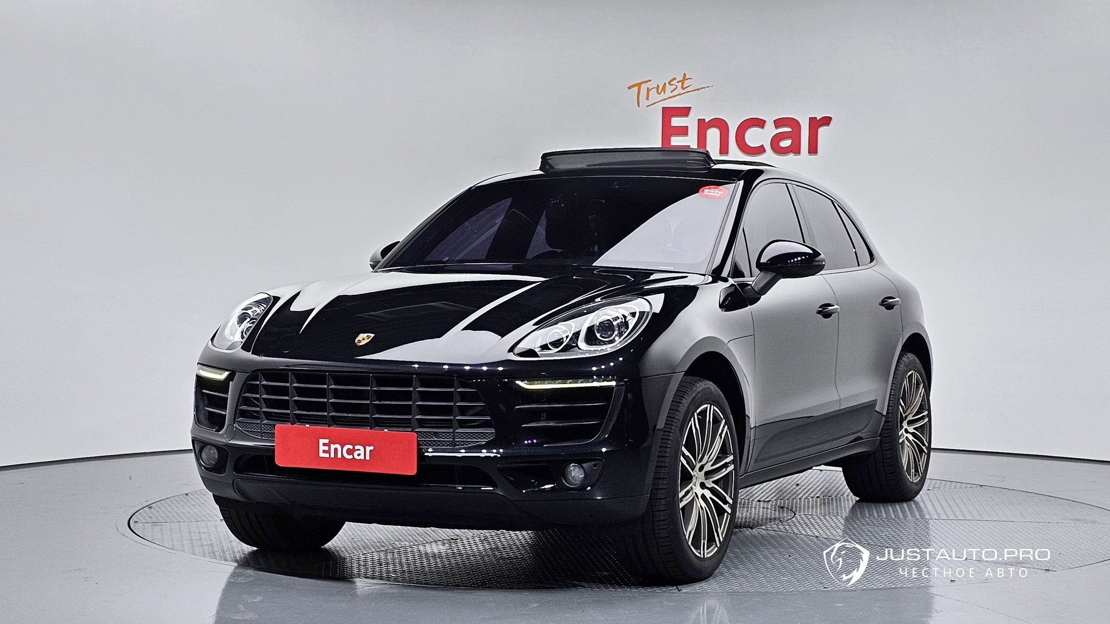 Автомобиль Porsche Macan