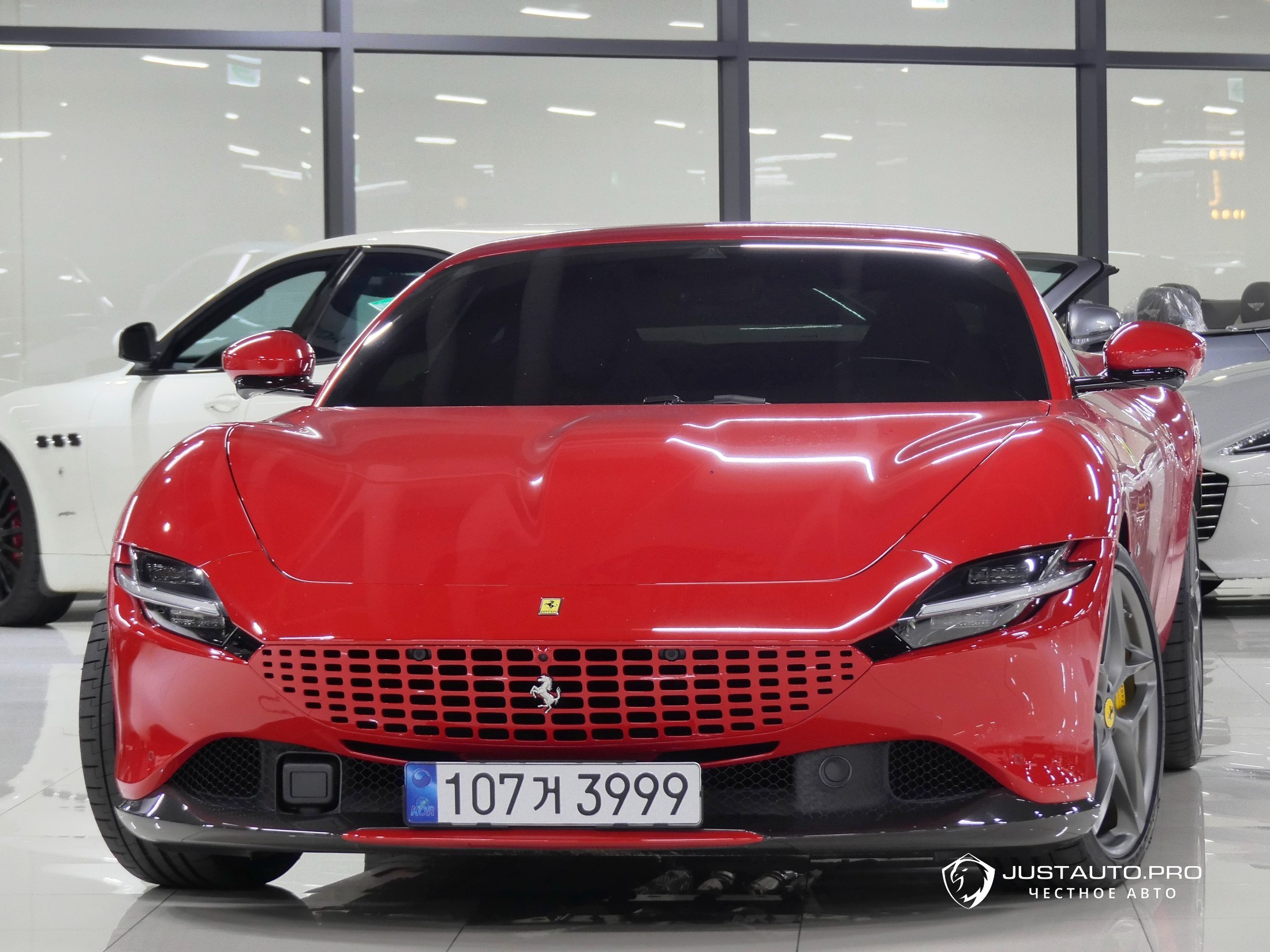 Автомобиль Ferrari Roma