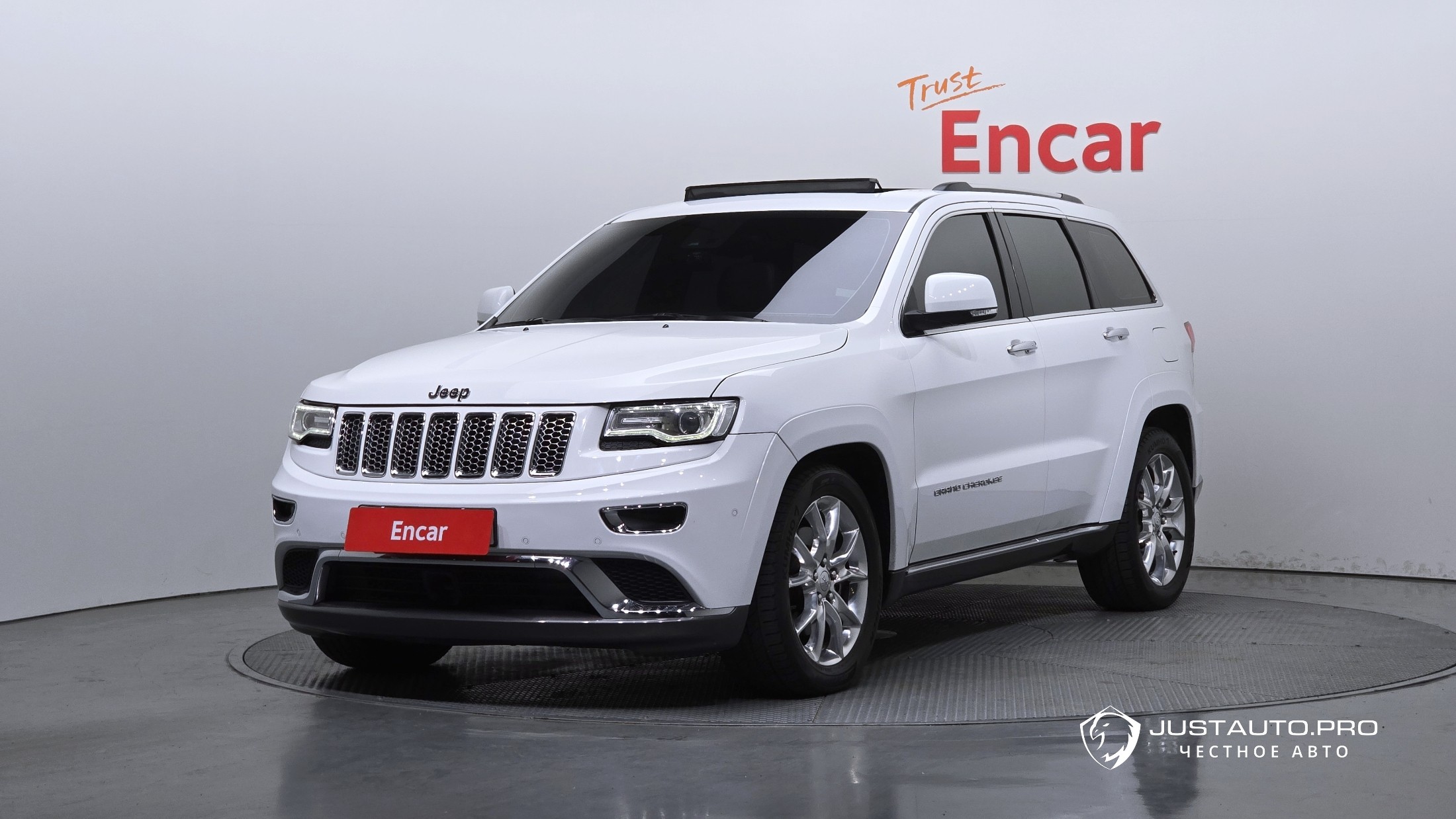 Автомобиль Jeep Cherokee