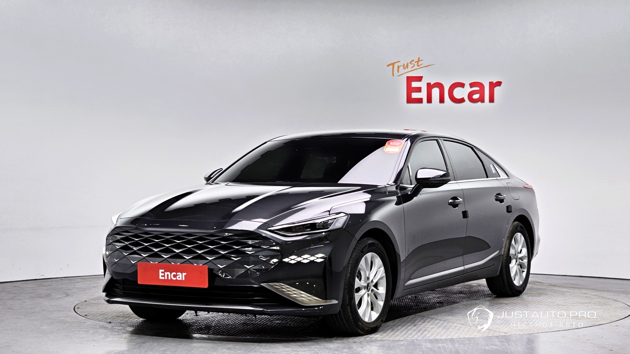Автомобиль Kia K8