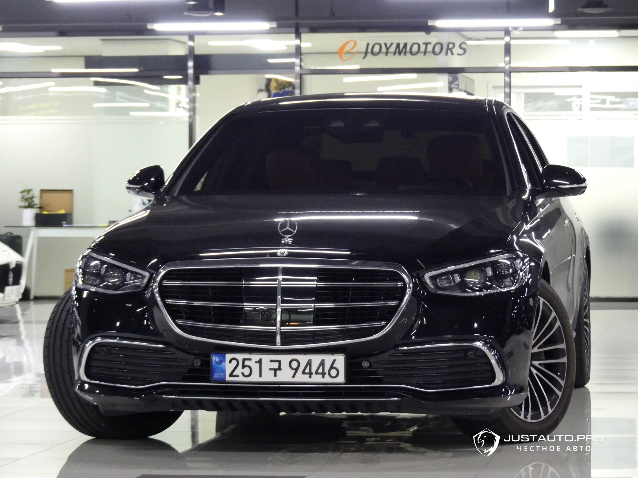Автомобиль Mercedes-Benz S-Class