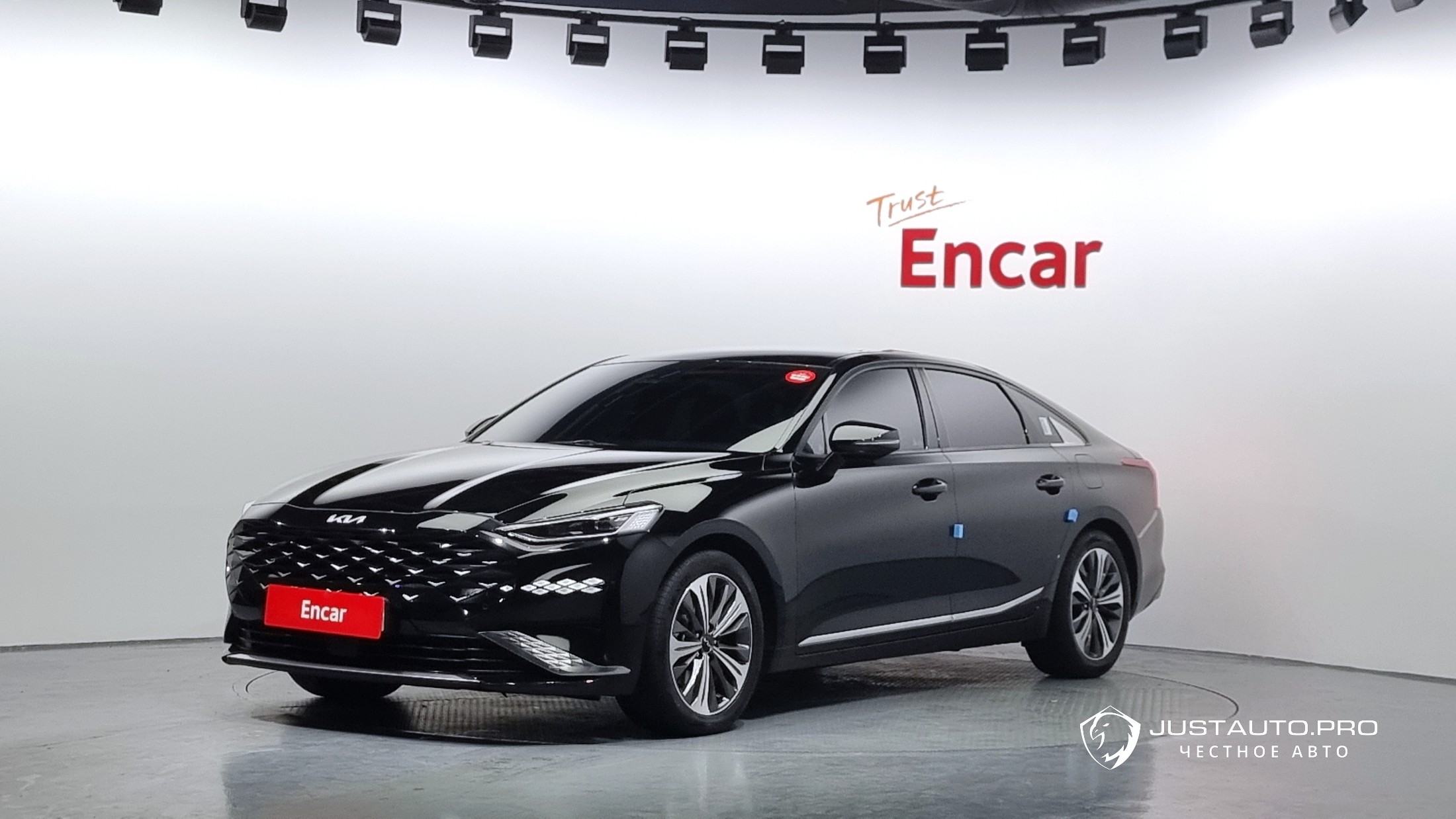 Автомобиль Kia K8
