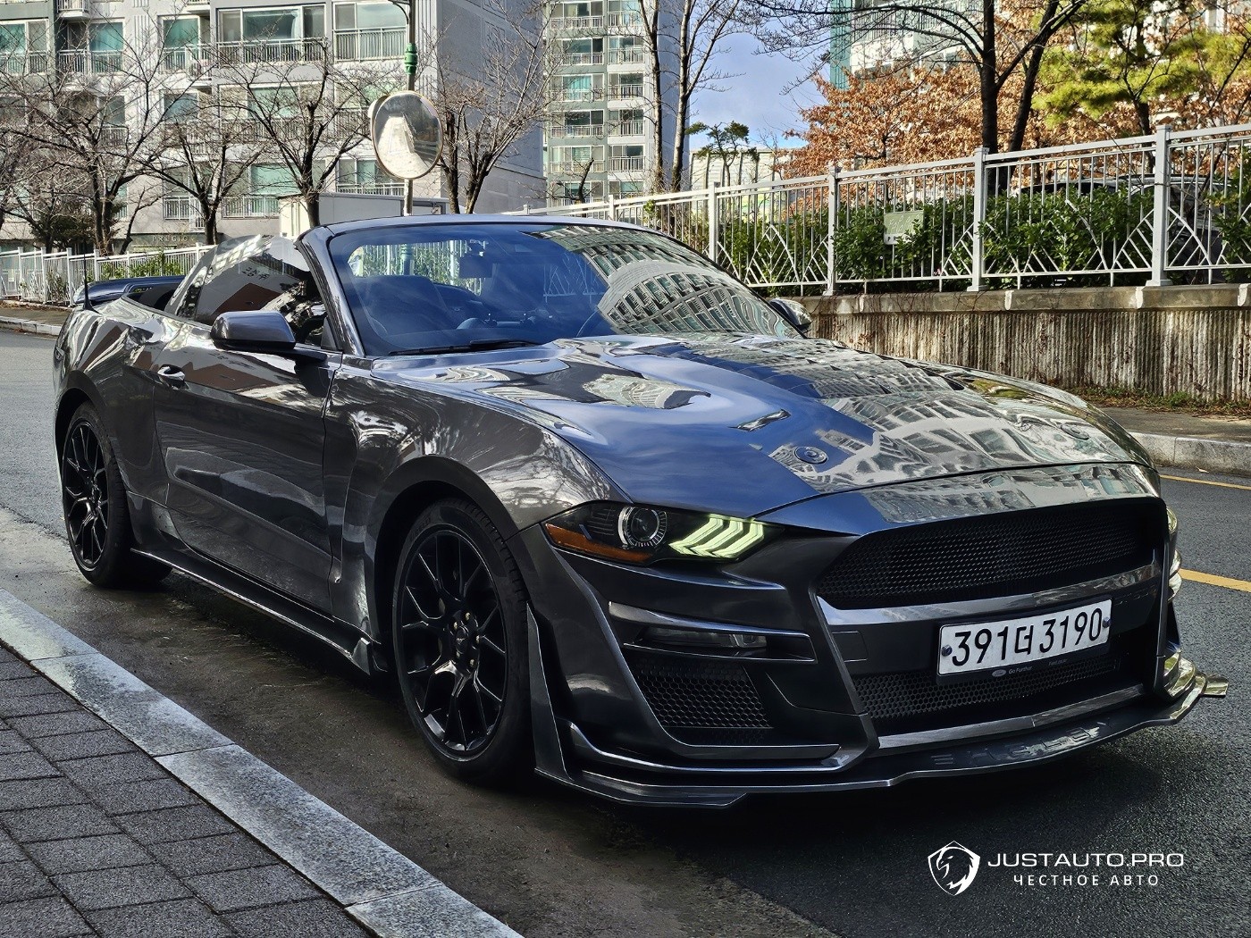 Автомобиль Ford Mustang