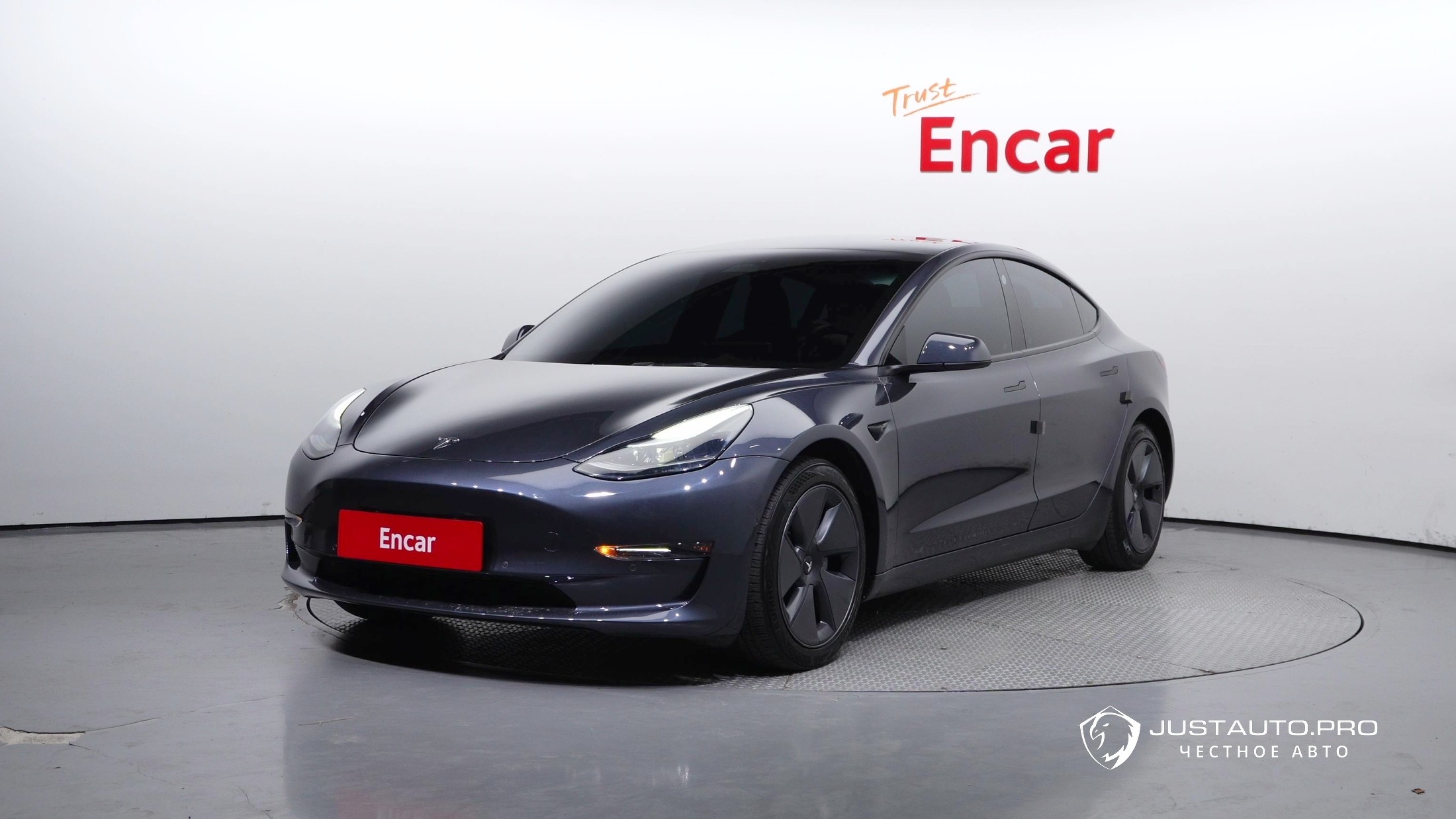 Автомобиль Tesla Model 3