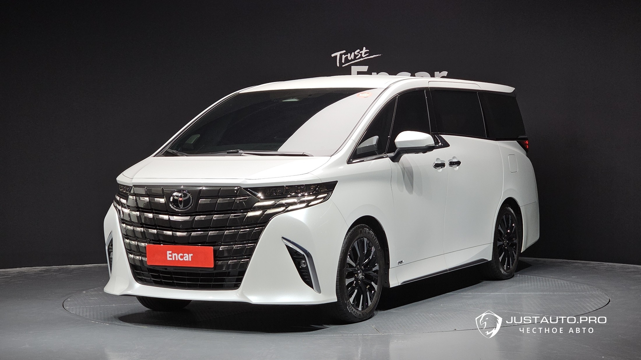 Автомобиль Toyota Alphard