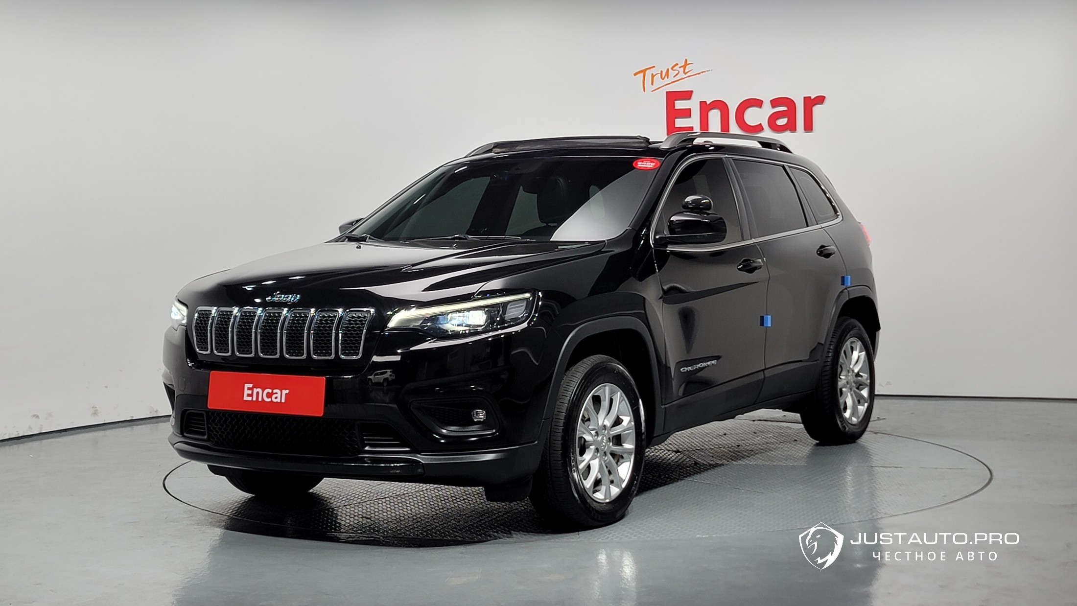 Автомобиль Jeep Cherokee