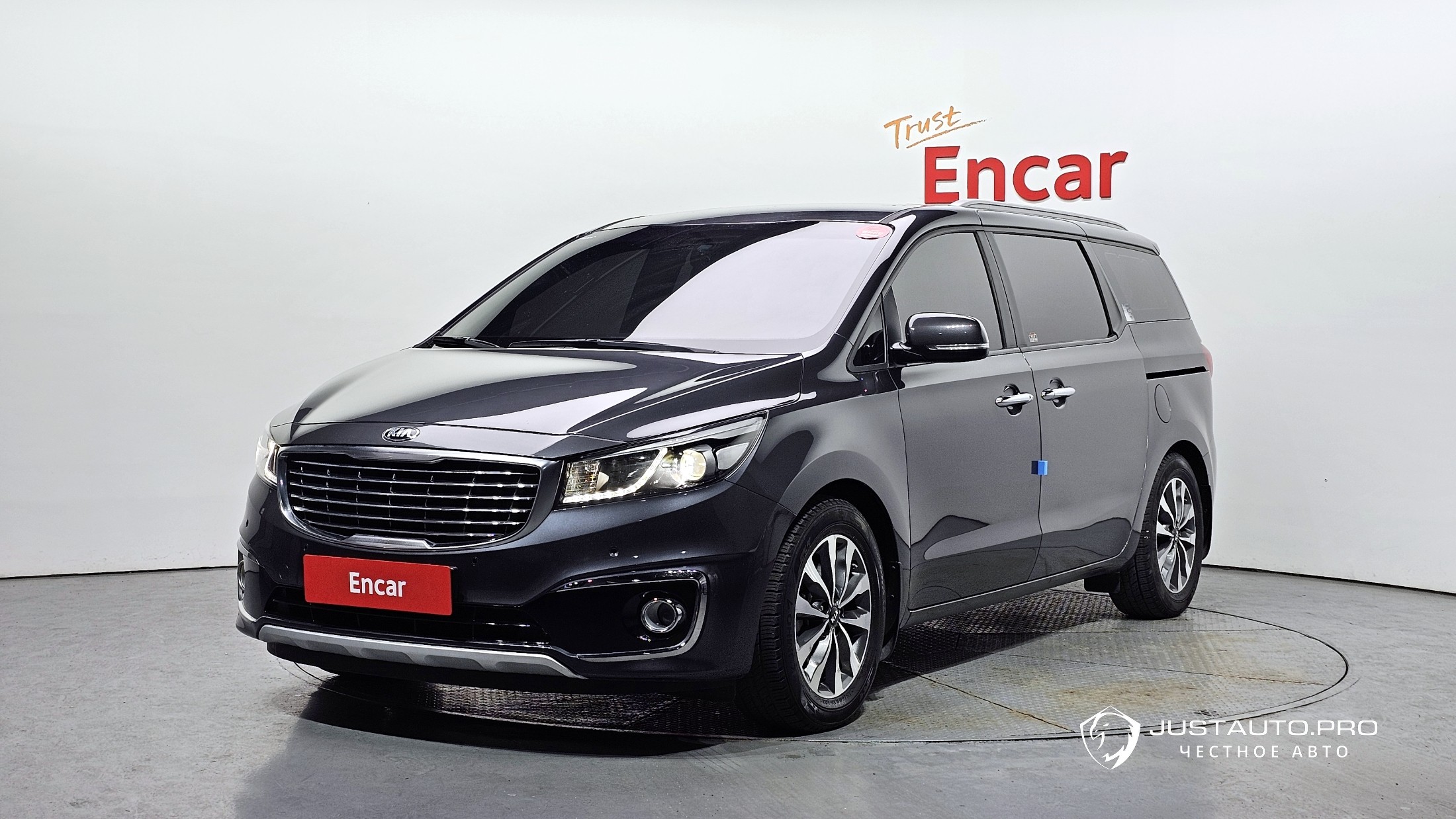 Автомобиль Kia Canival