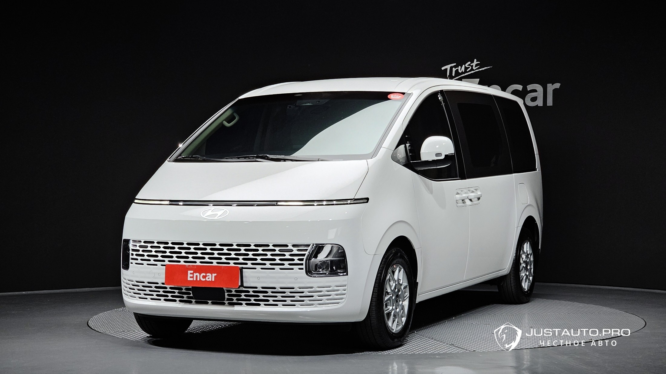 Автомобиль Hyundai Staria
