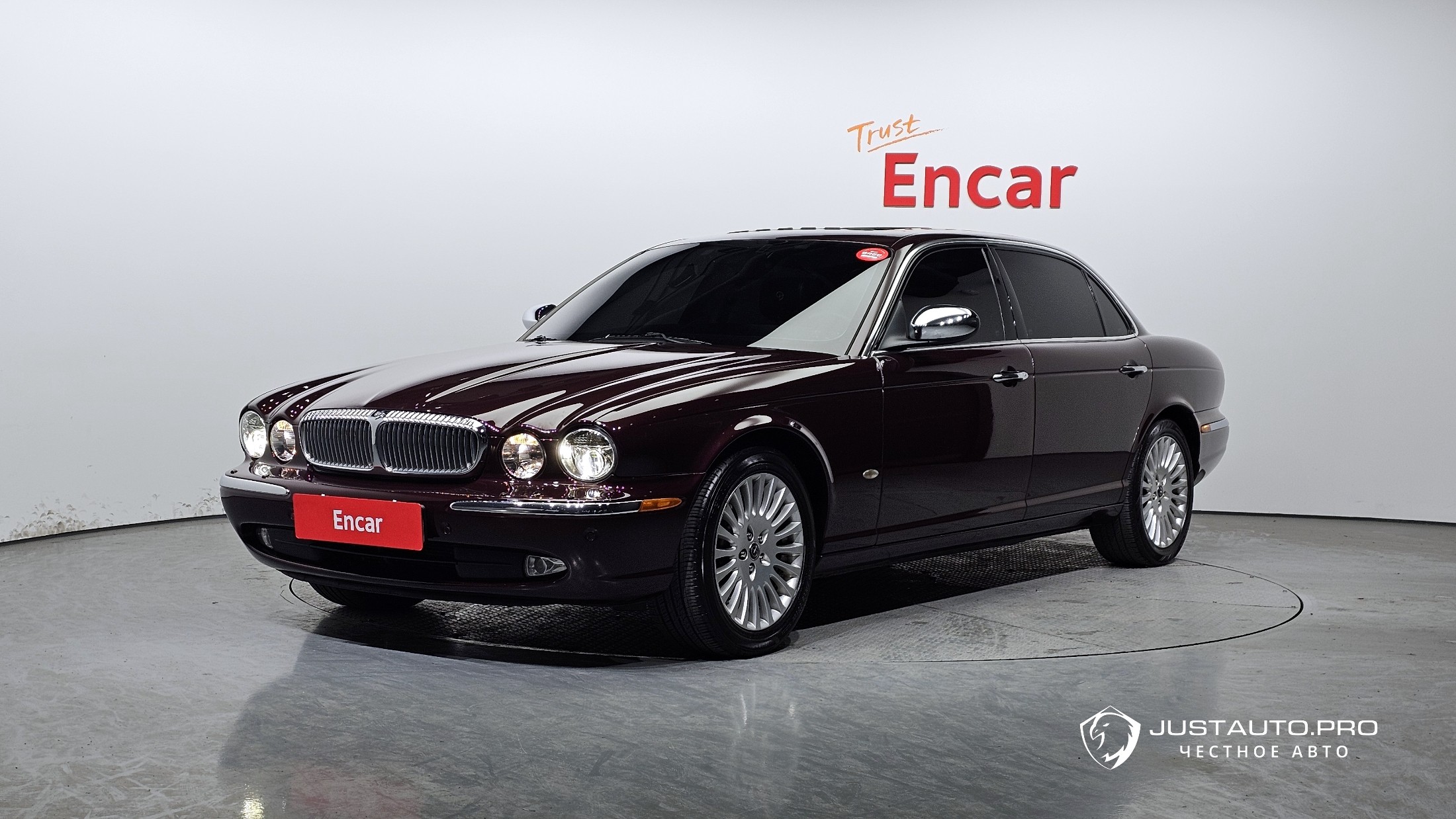 Автомобиль Jaguar XJ