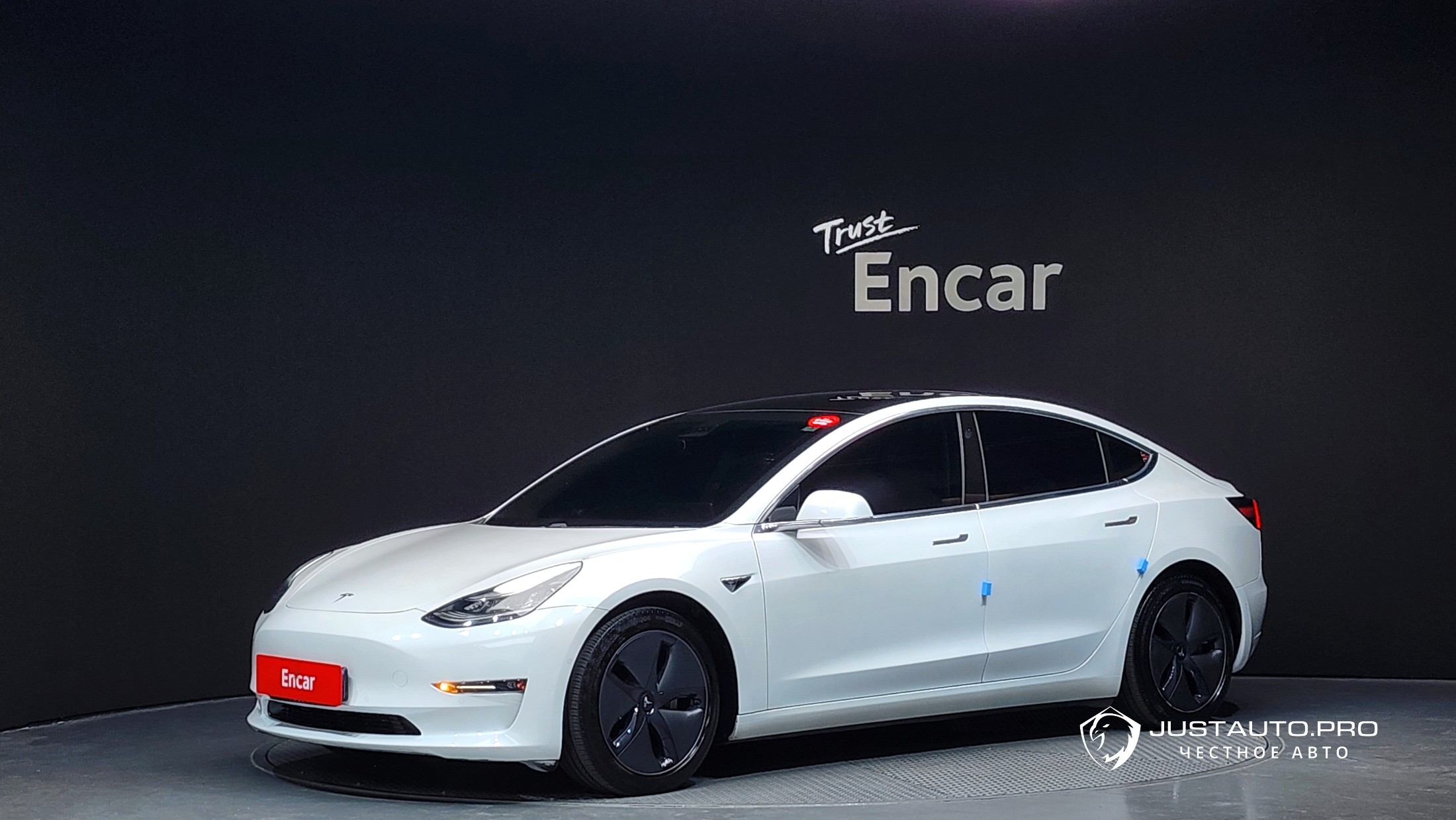 Автомобиль Tesla Model 3