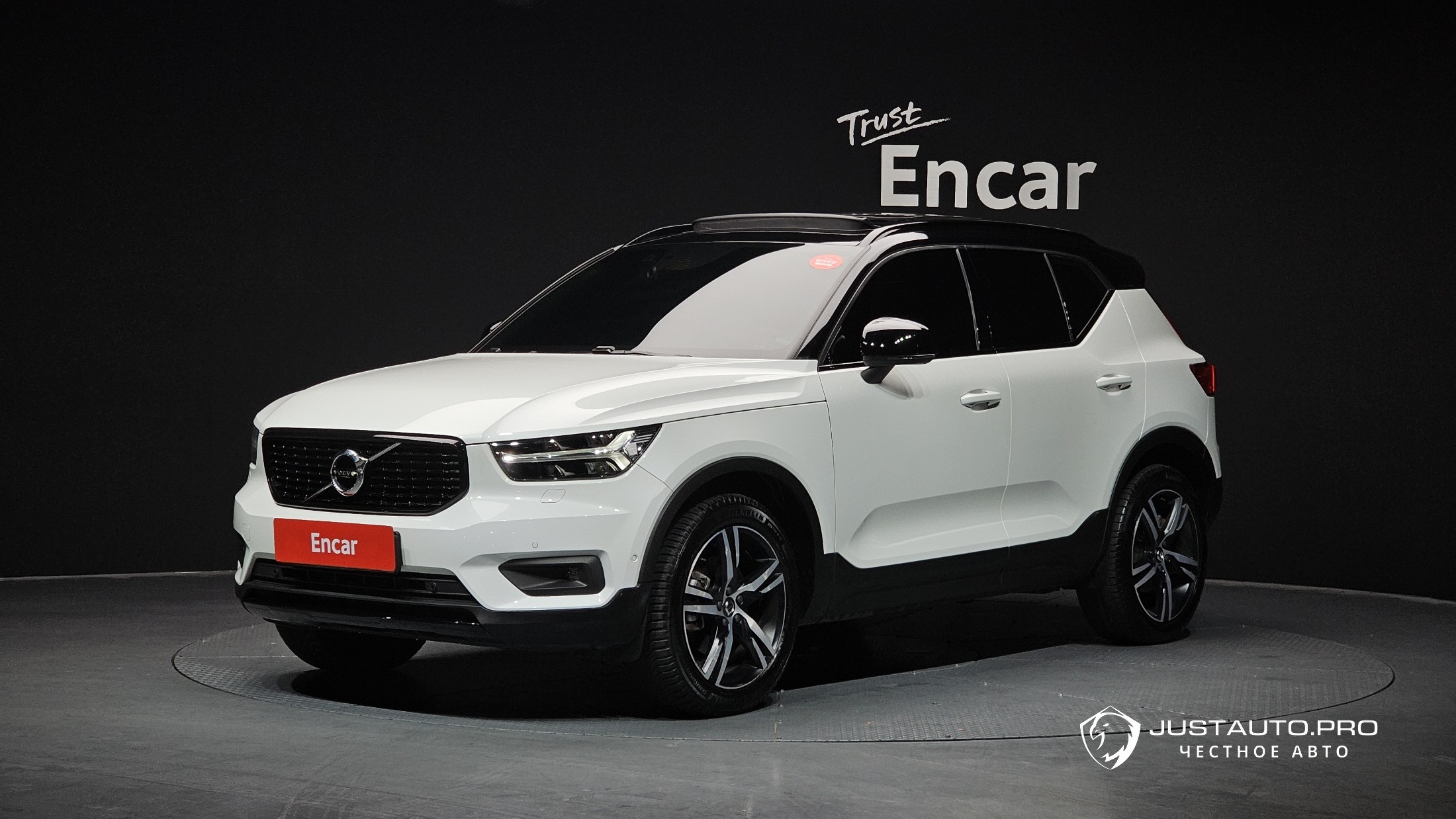 Автомобиль Volvo XC40