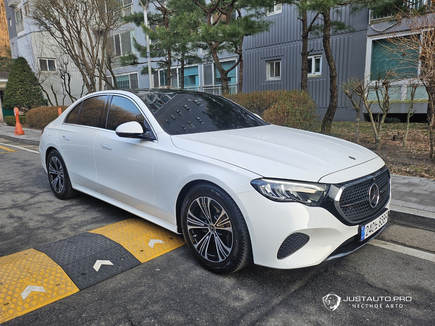 Автомобиль Mercedes-Benz E-Class