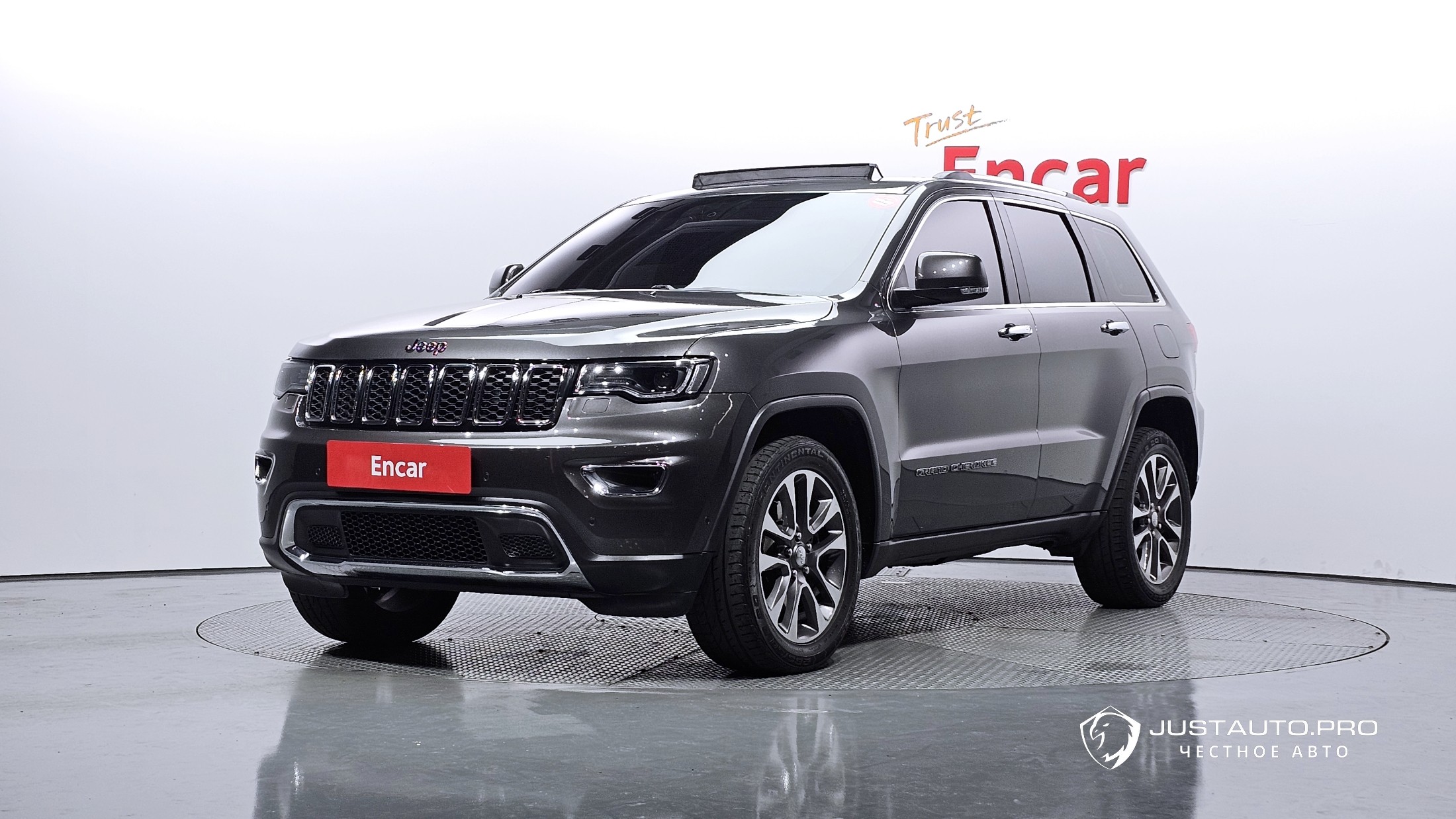 Автомобиль Jeep Cherokee