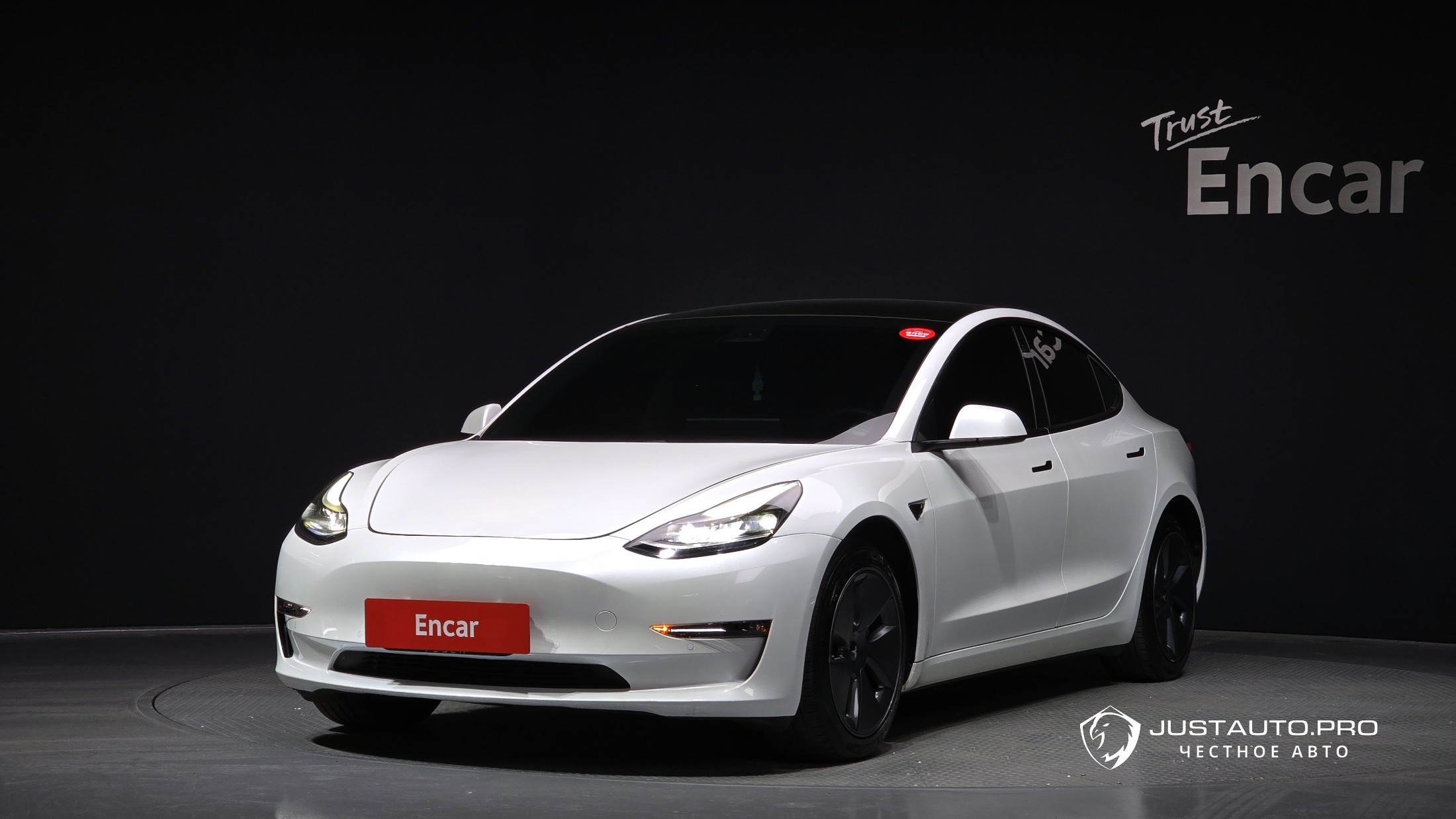 Автомобиль Tesla Model 3