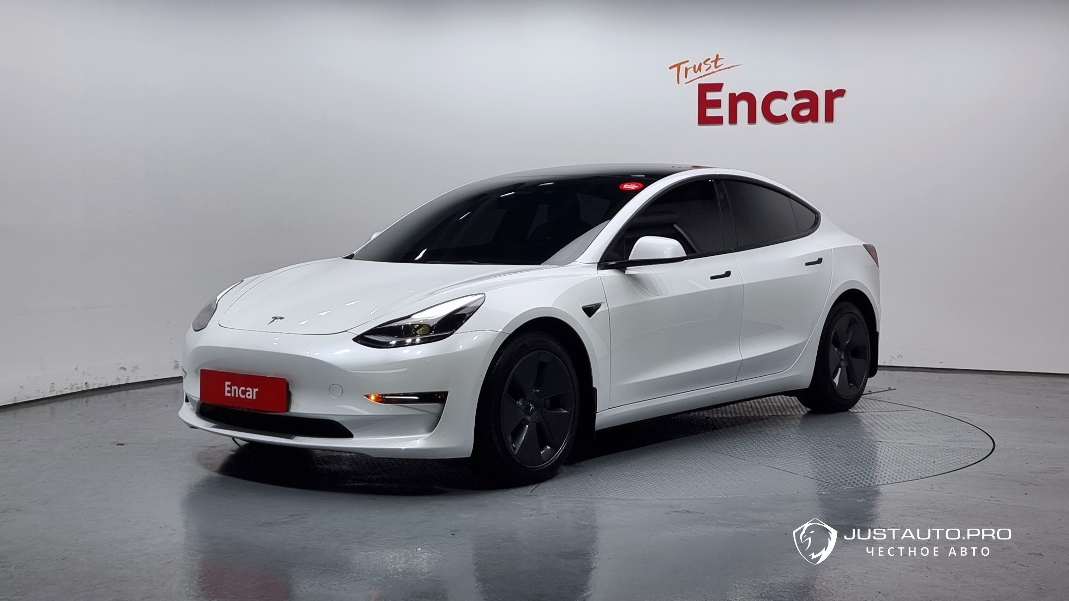 Автомобиль Tesla Model 3