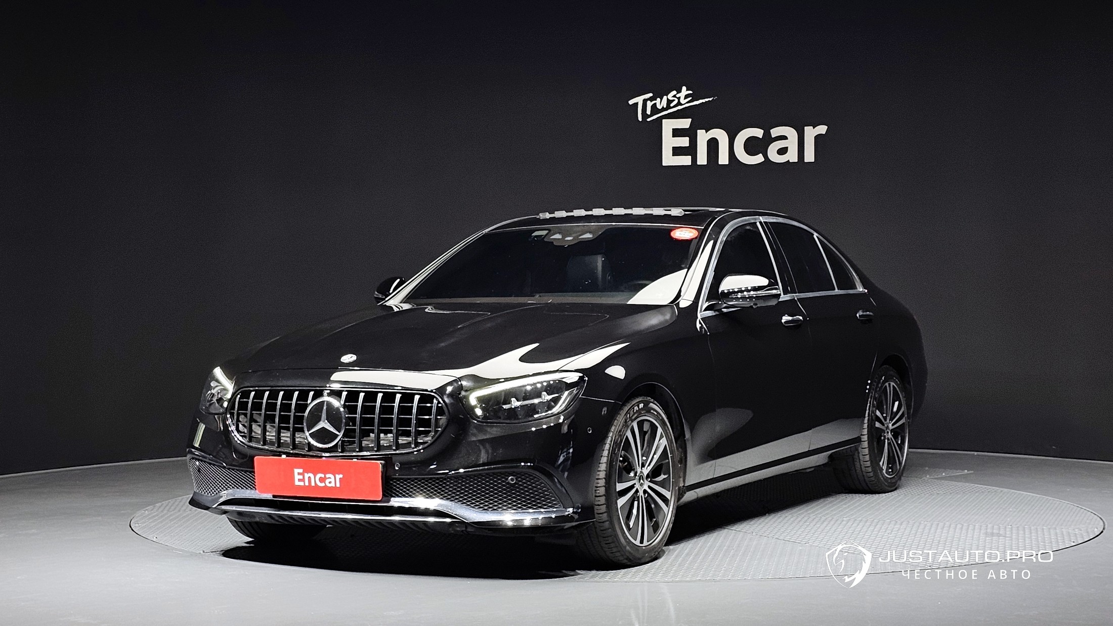 Автомобиль Mercedes-Benz E-Class