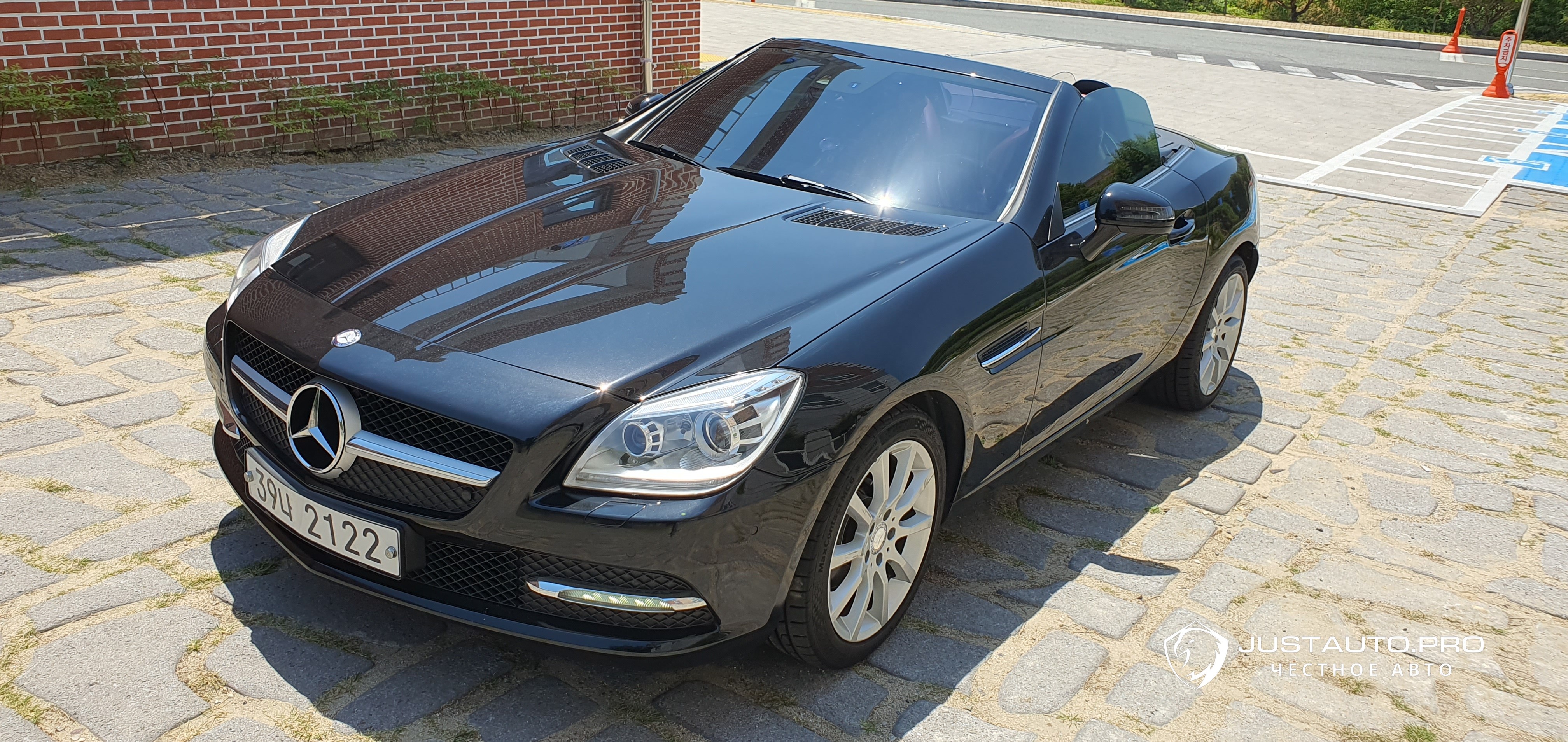 Автомобиль Mercedes-Benz SLK-Class