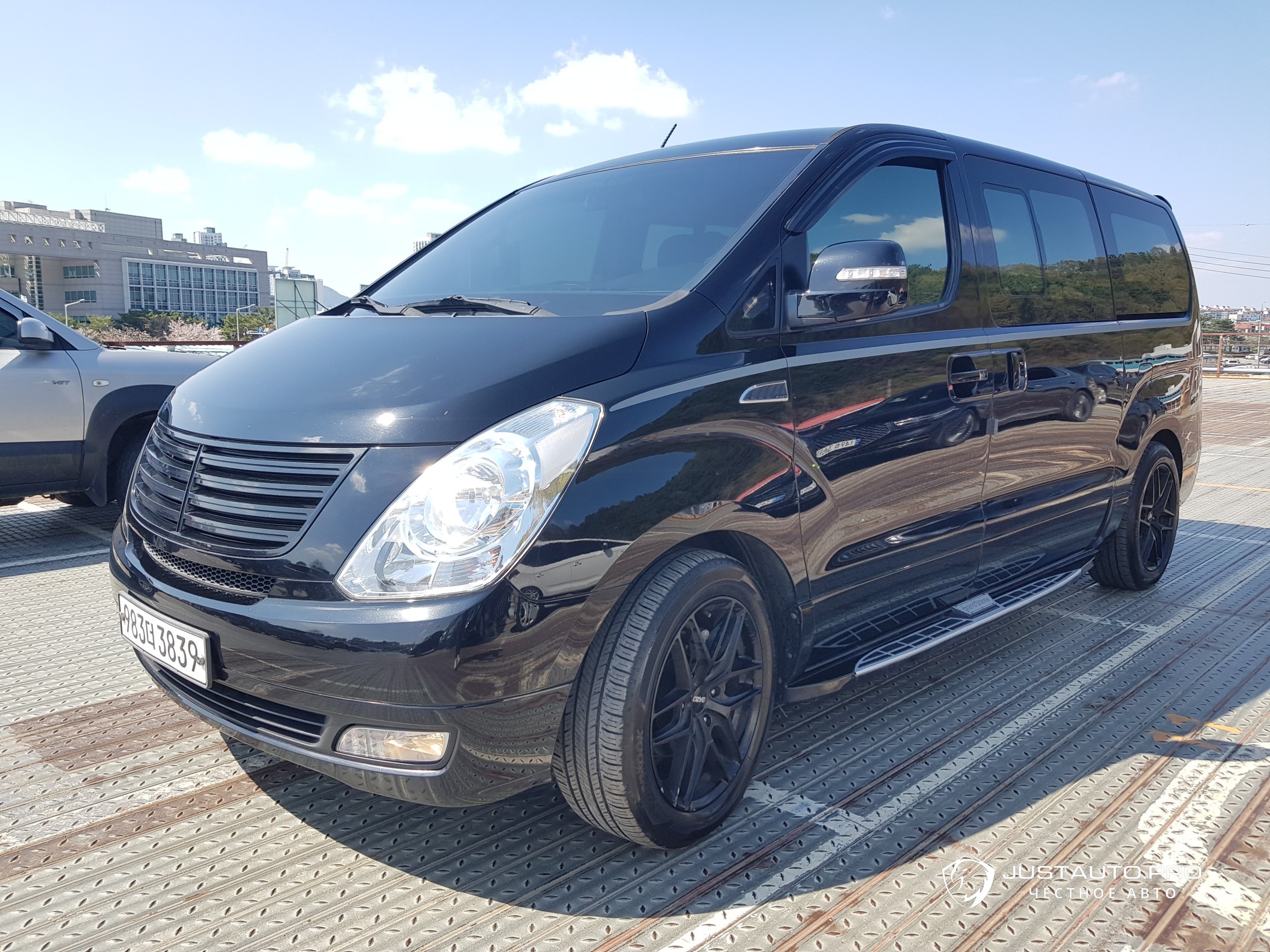 Автомобиль Hyundai Starex