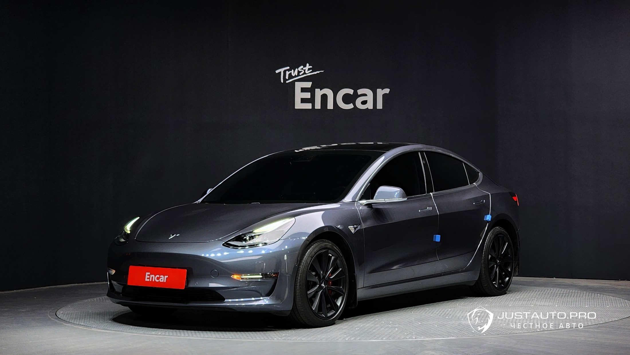 Автомобиль Tesla Model 3
