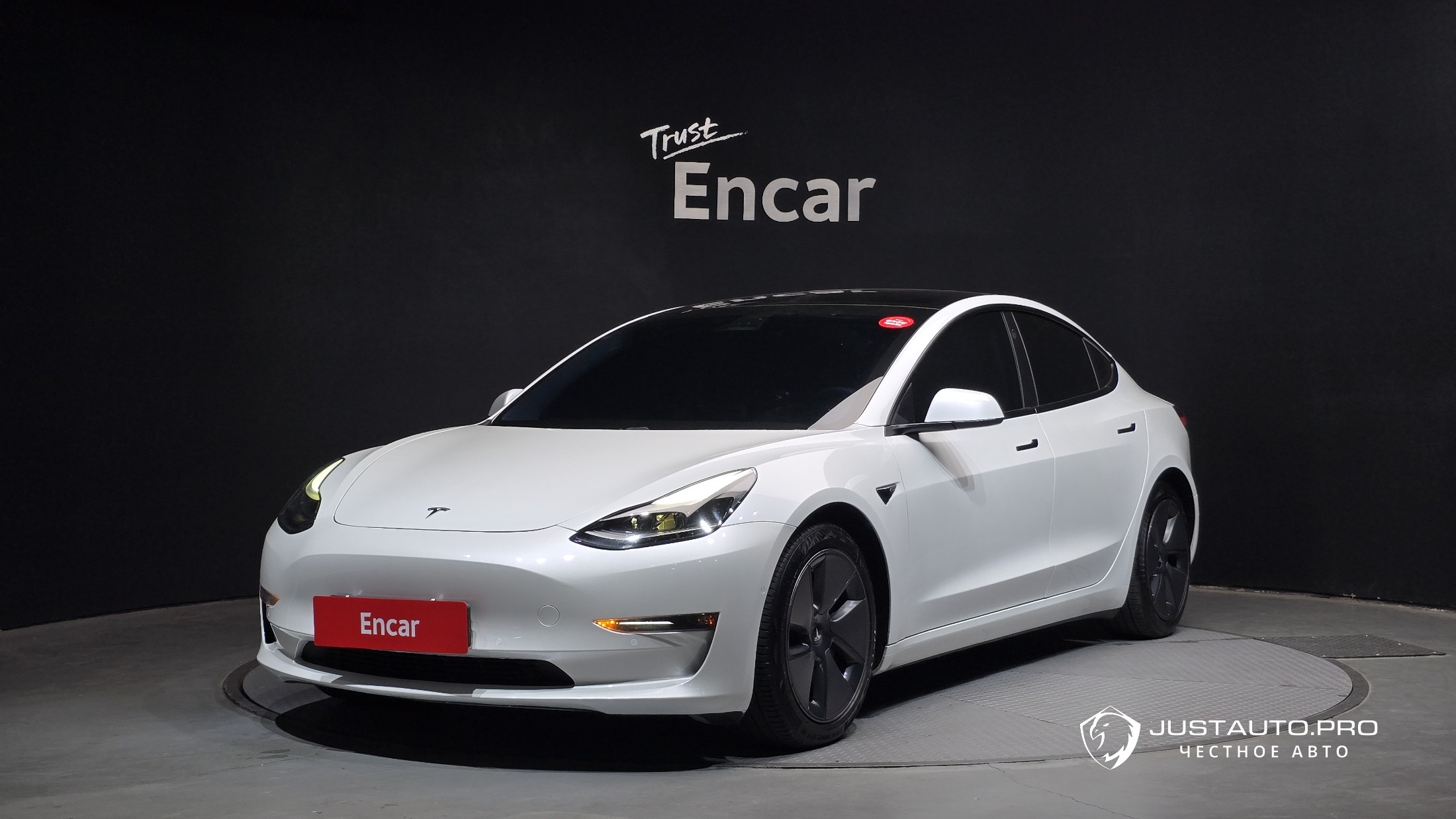 Автомобиль Tesla Model 3