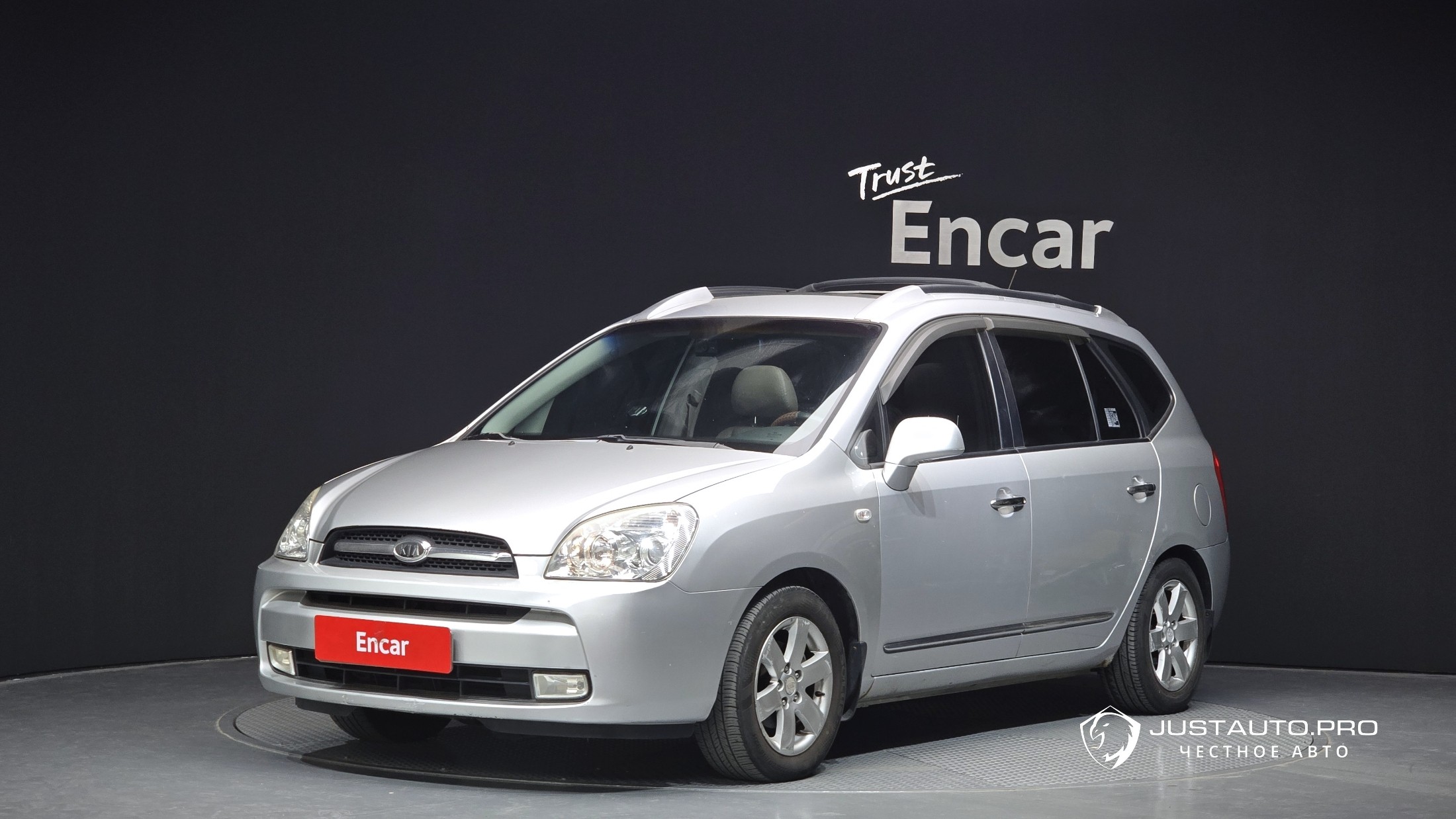 Автомобиль Kia Carens