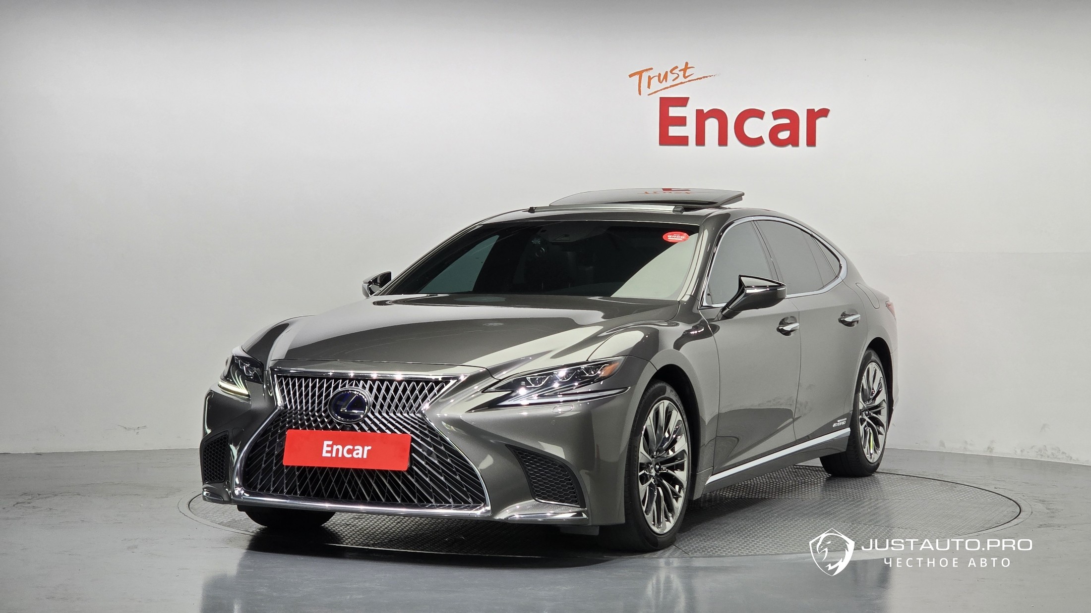 Автомобиль Lexus LS