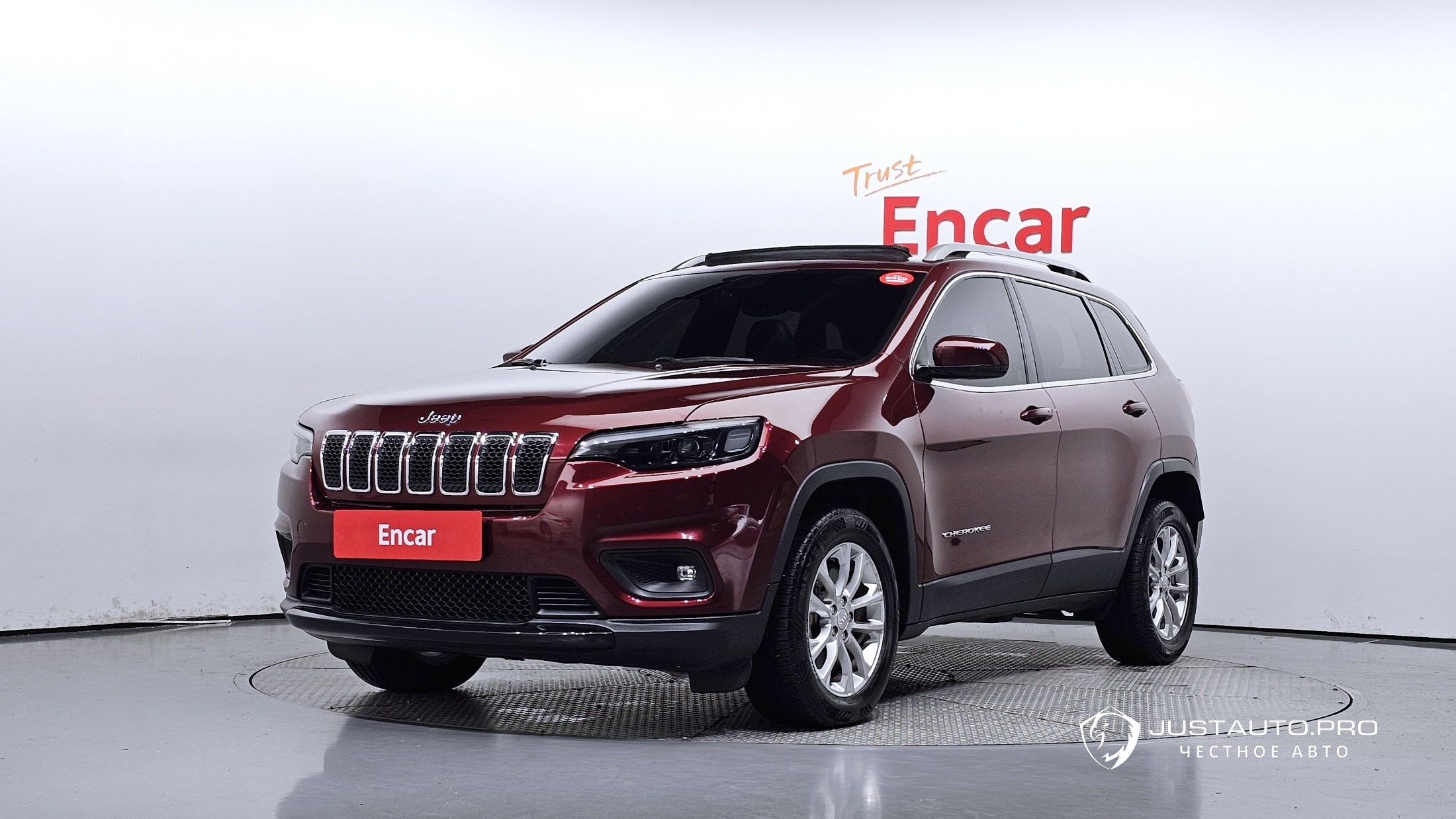 Автомобиль Jeep Cherokee