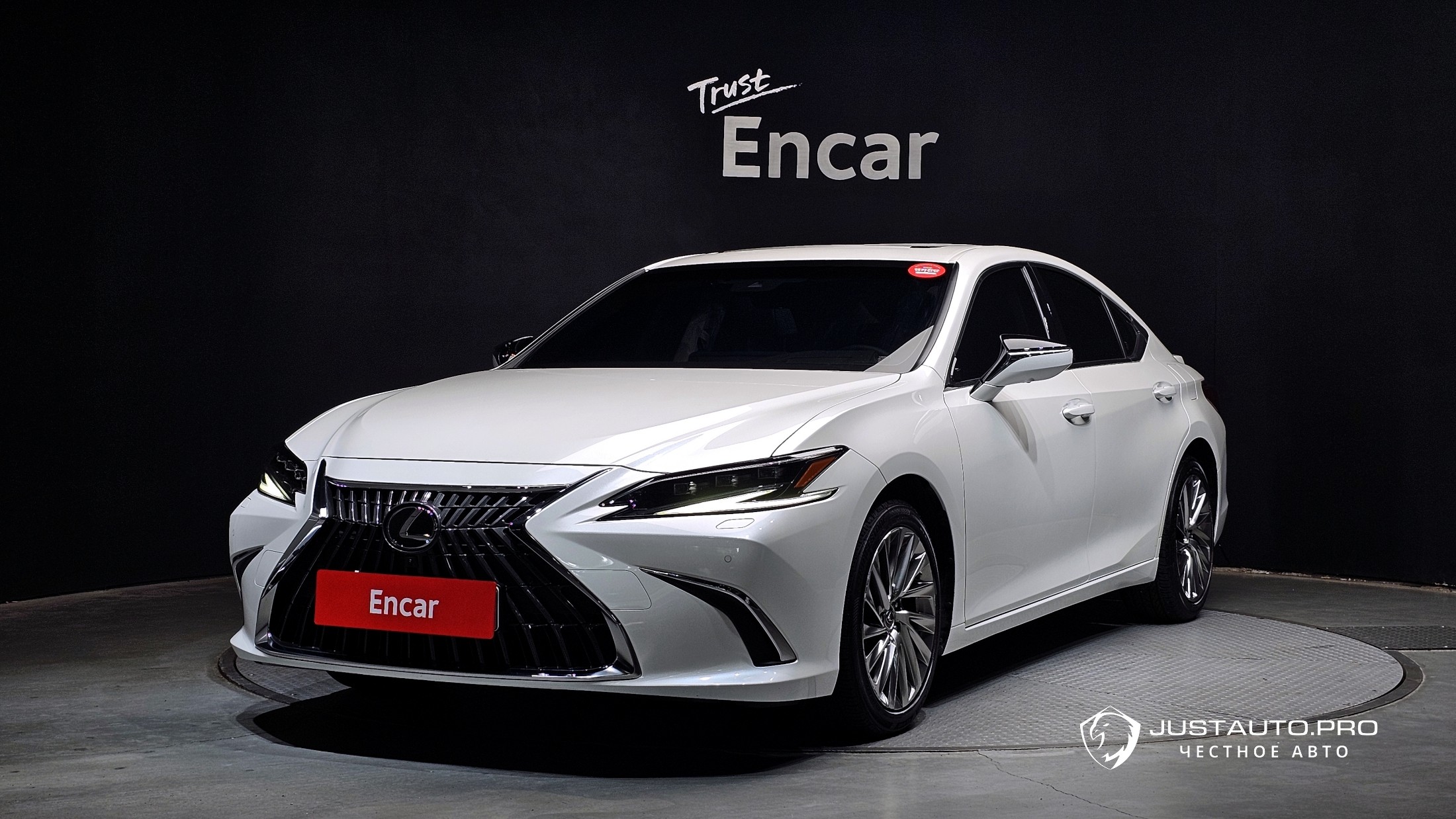 Автомобиль Lexus ES